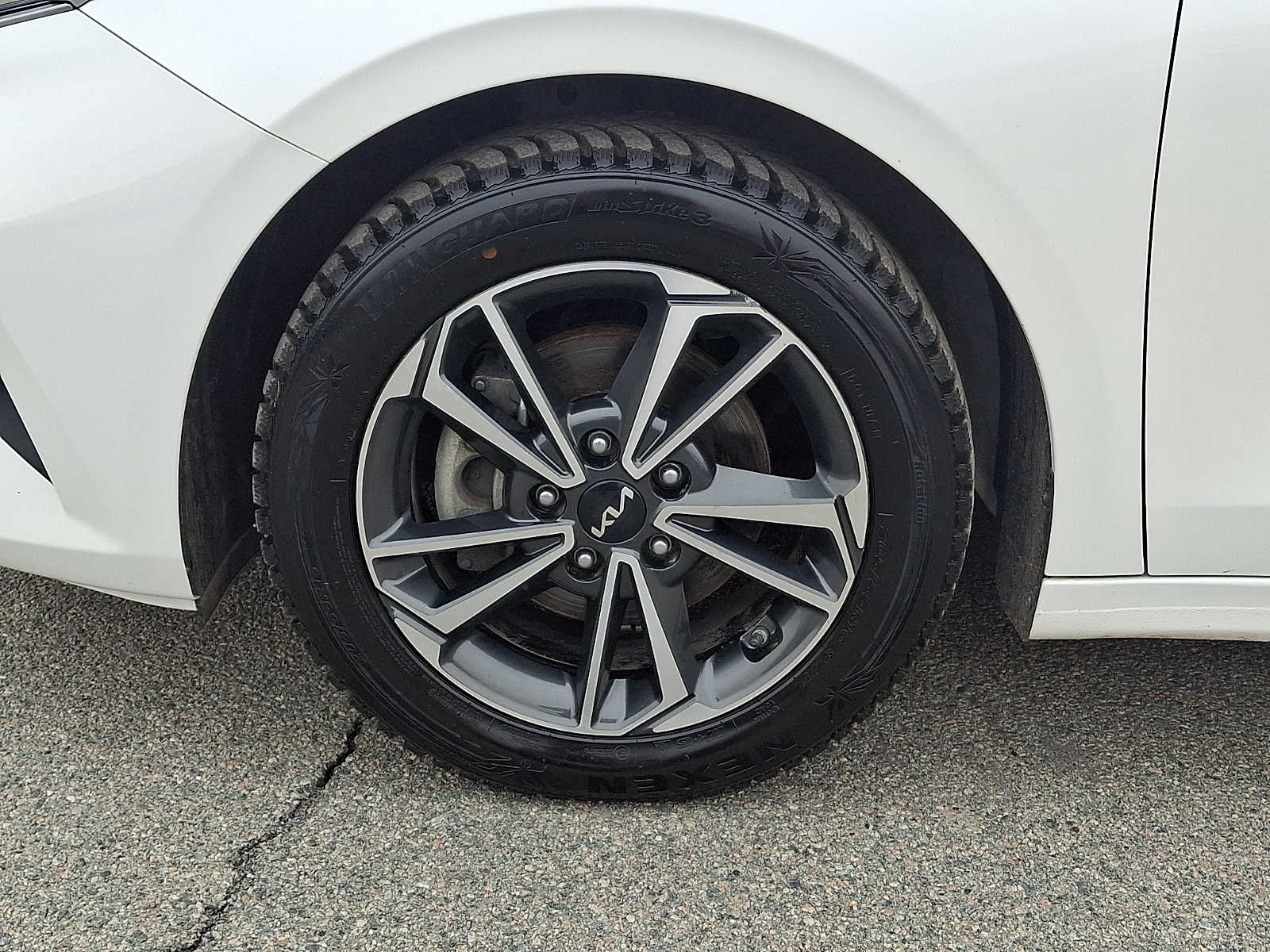 Thumbnail: 2023 Kia Forte - 9