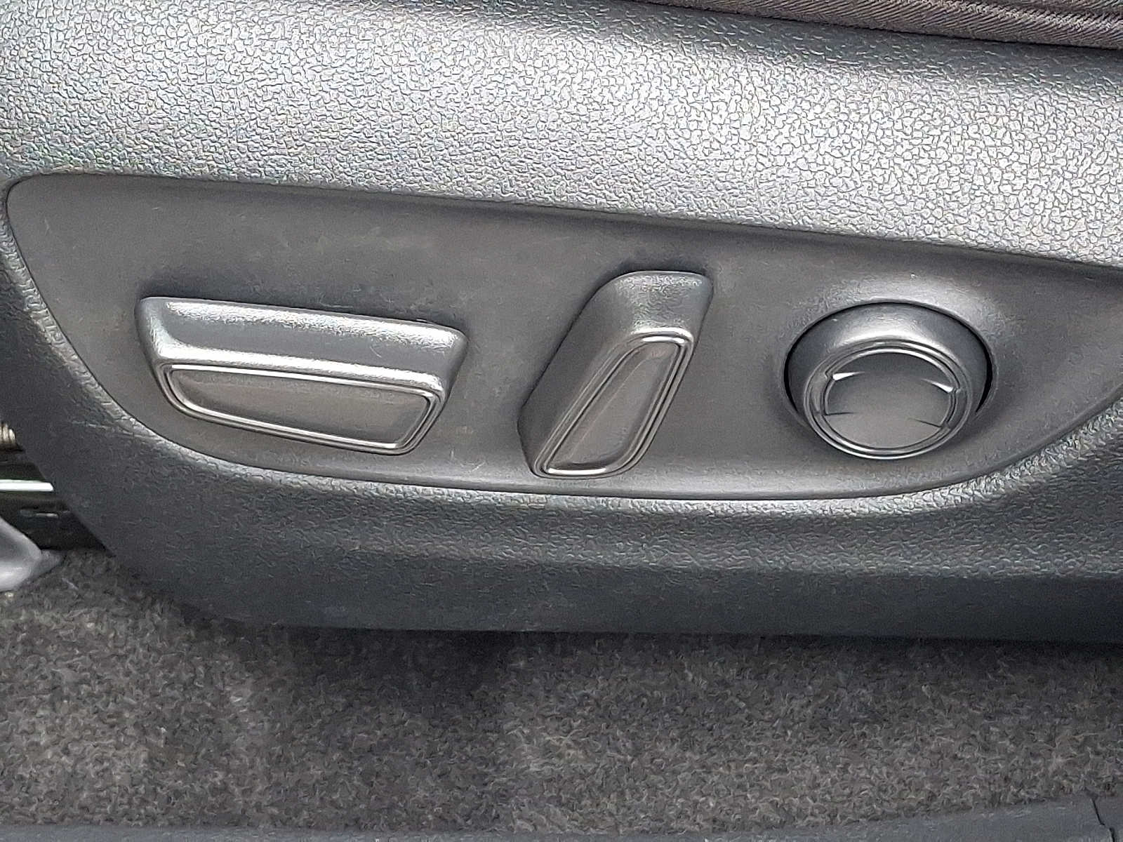 Thumbnail: 2023 Toyota RAV4 - 21