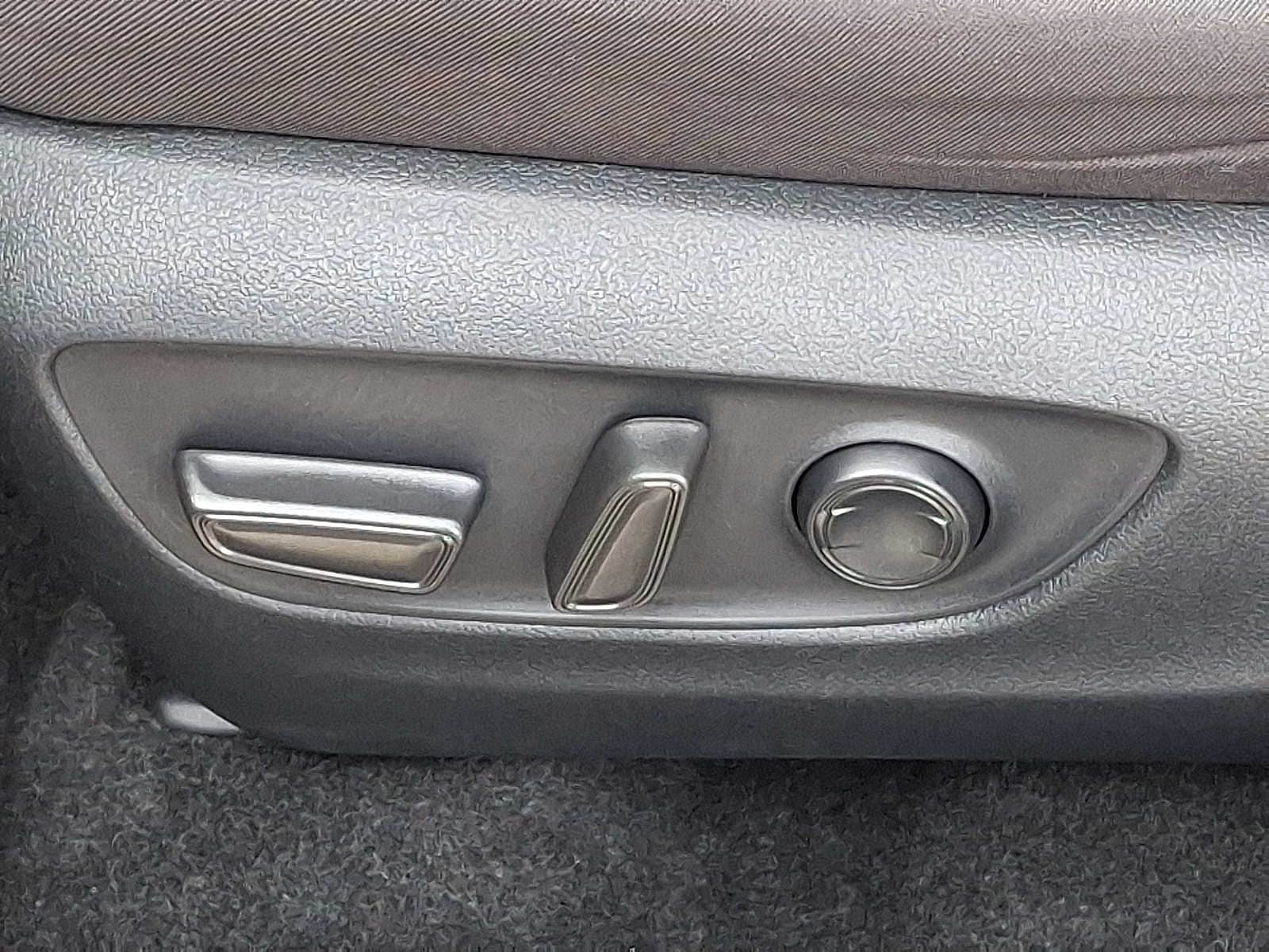 Thumbnail: 2025 Toyota RAV4 - 28