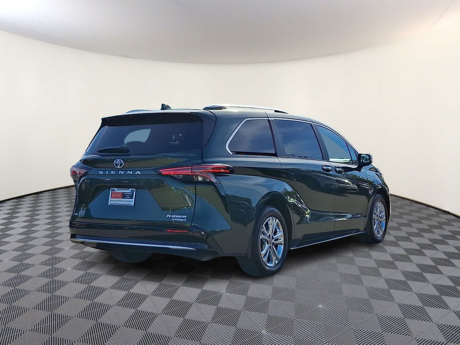 Thumbnail: 2023 Toyota Sienna - 6