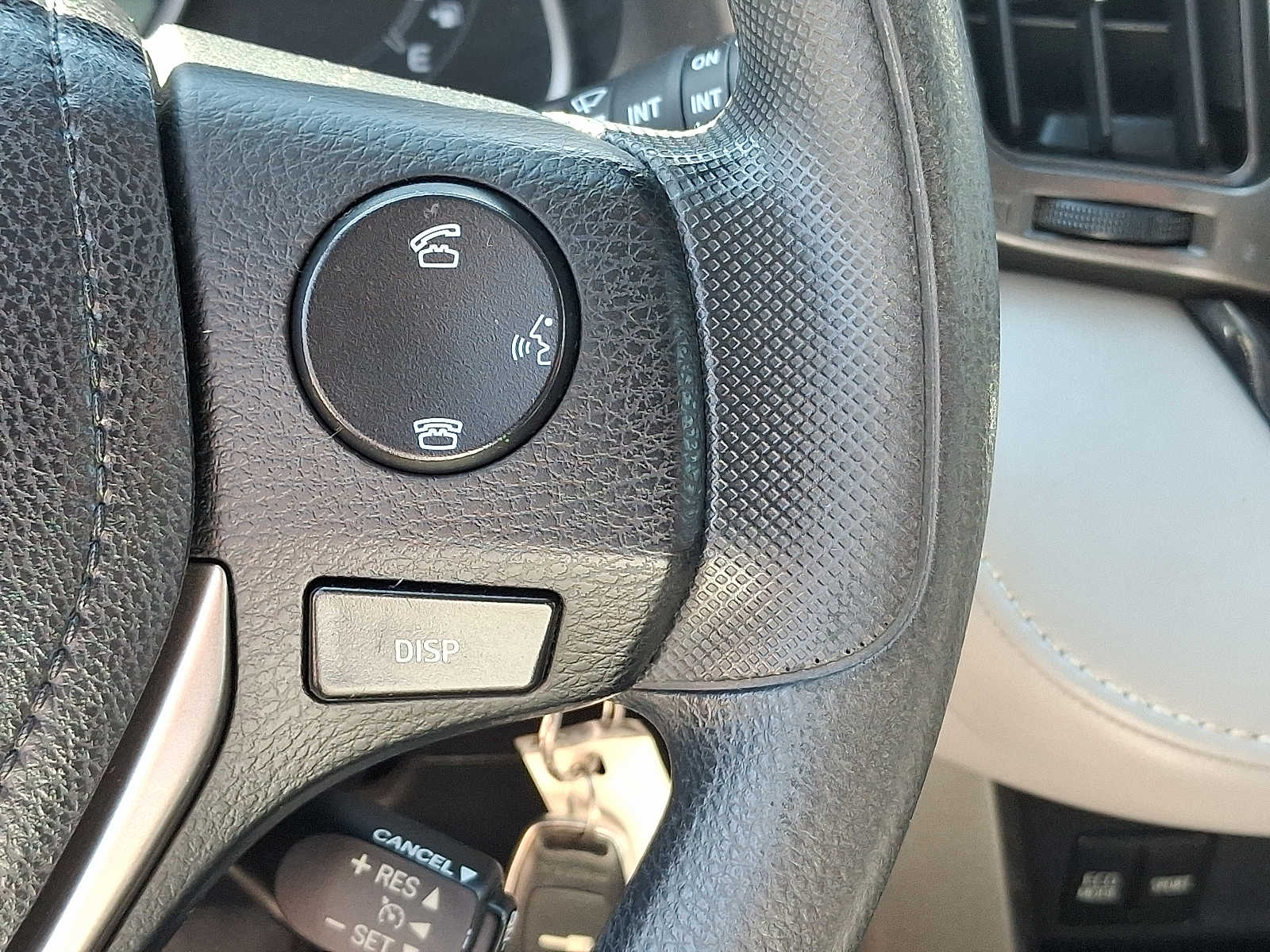 Thumbnail: 2014 Toyota RAV4 - 24
