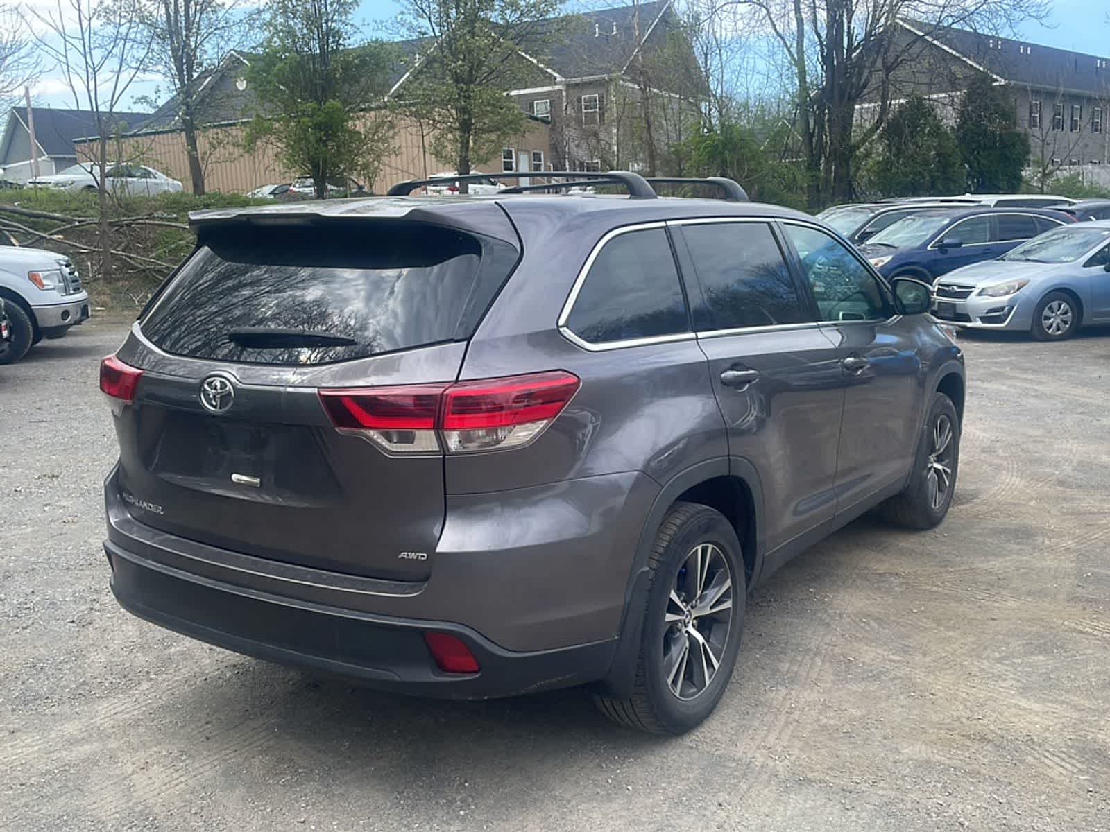Thumbnail: 2019 Toyota Highlander - 10