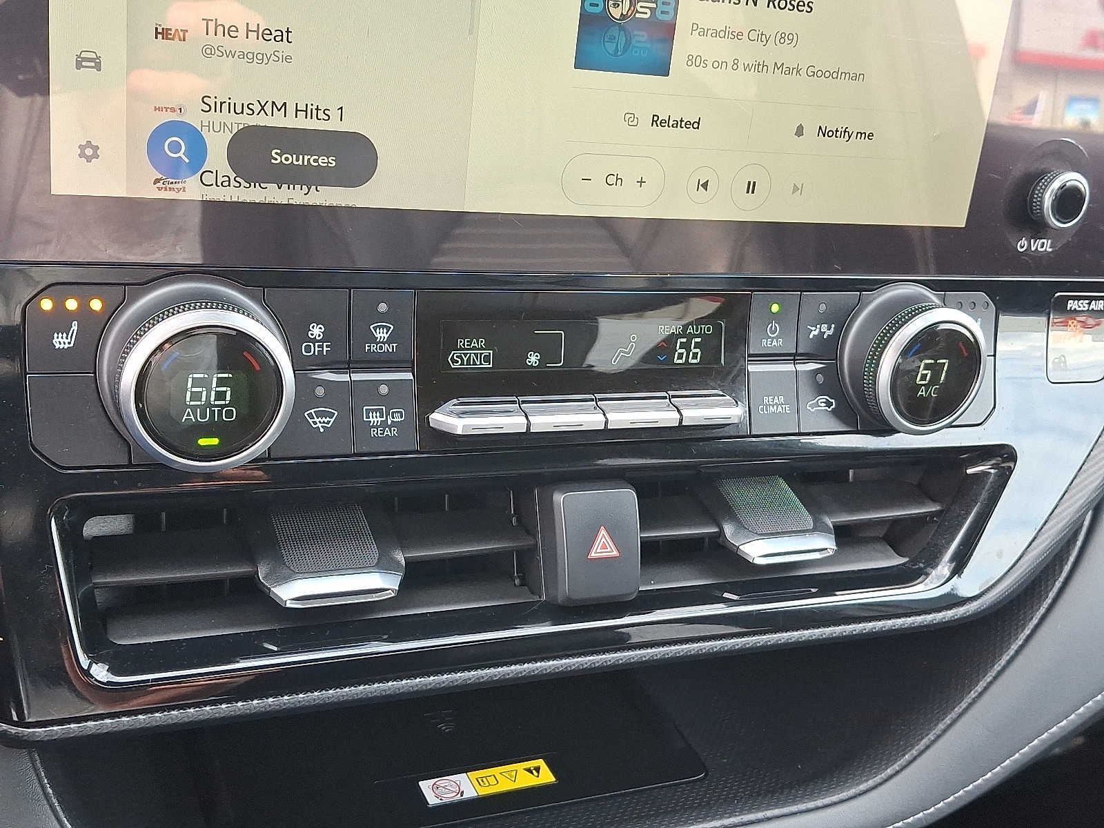 Thumbnail: 2023 Toyota Highlander - 20