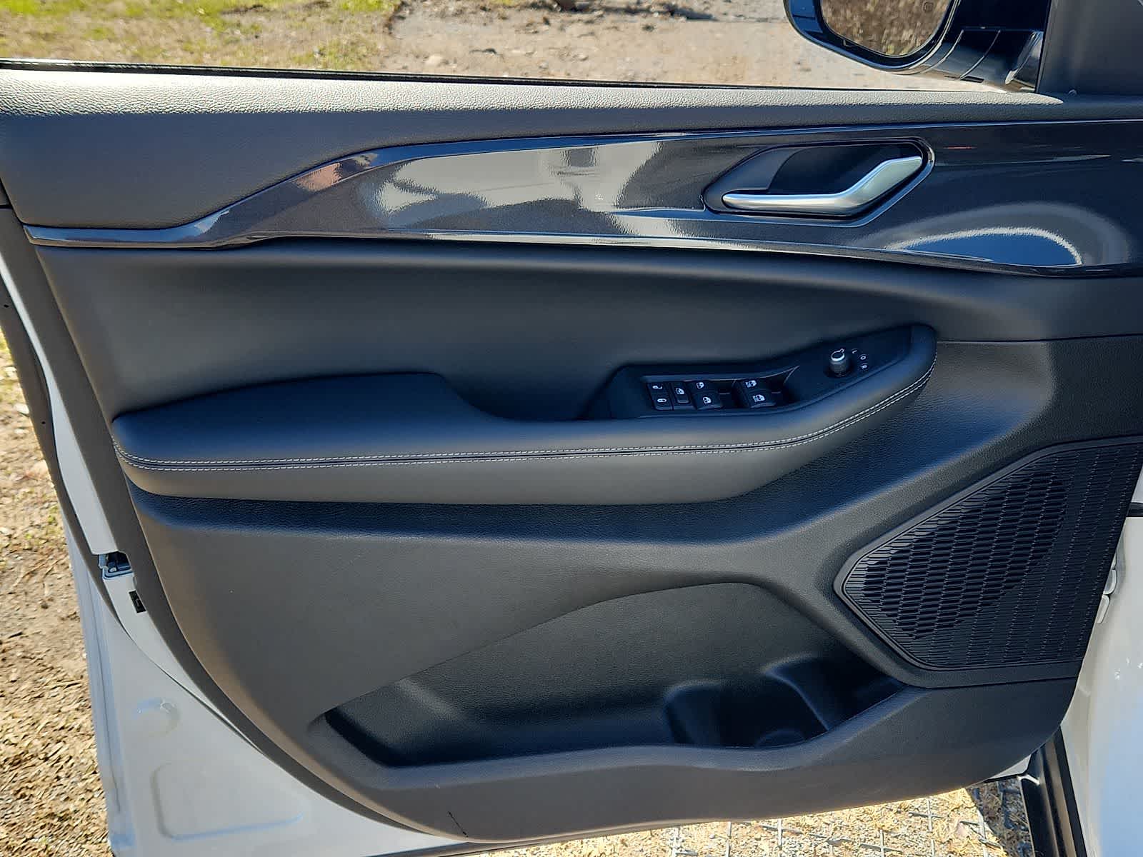 Thumbnail: 2023 Jeep Grand Cherokee - 11