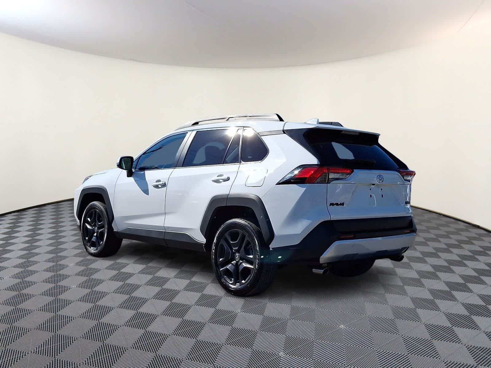Thumbnail: 2024 Toyota RAV4 - 9