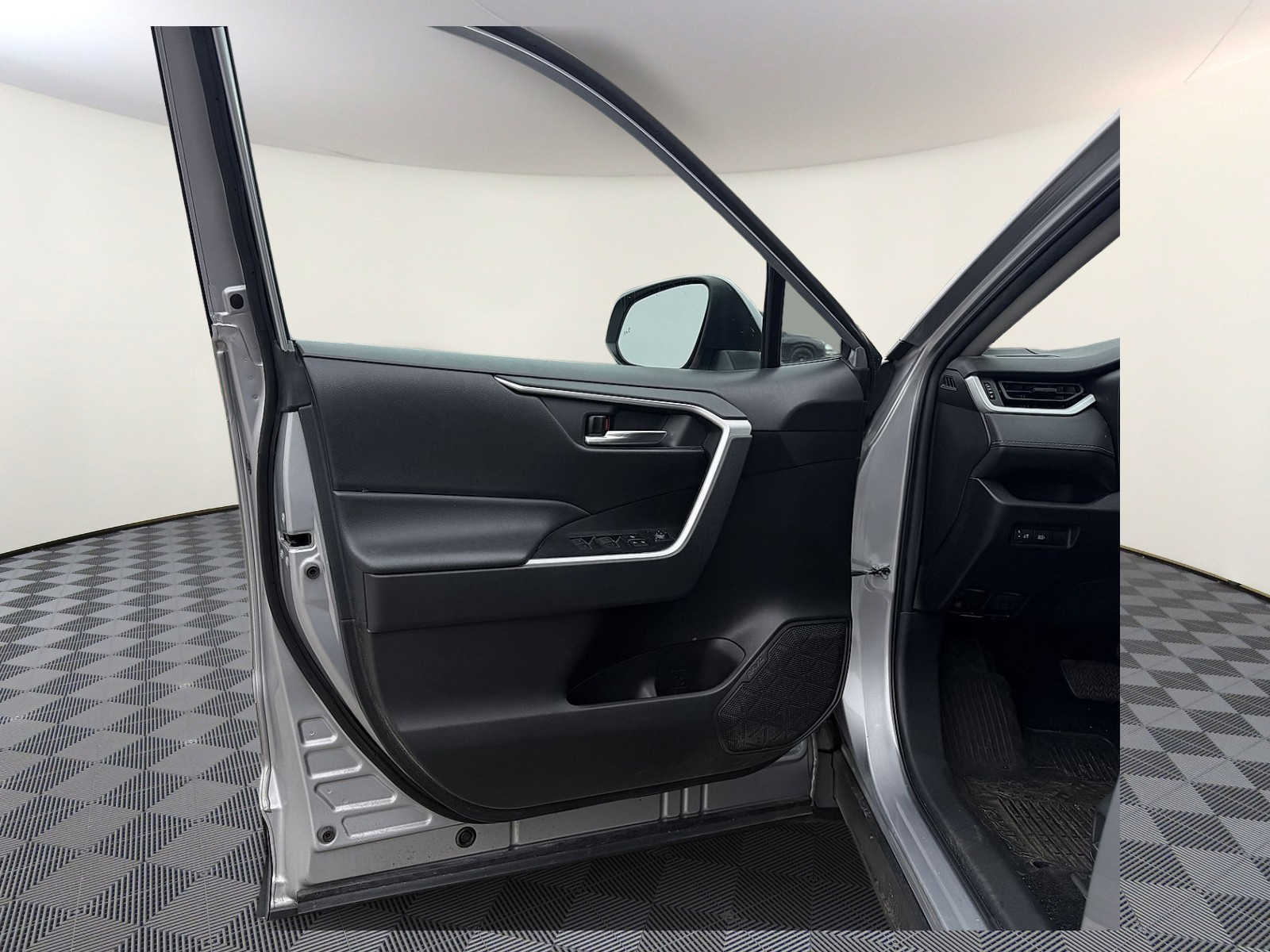 Thumbnail: 2023 Toyota RAV4 - 10