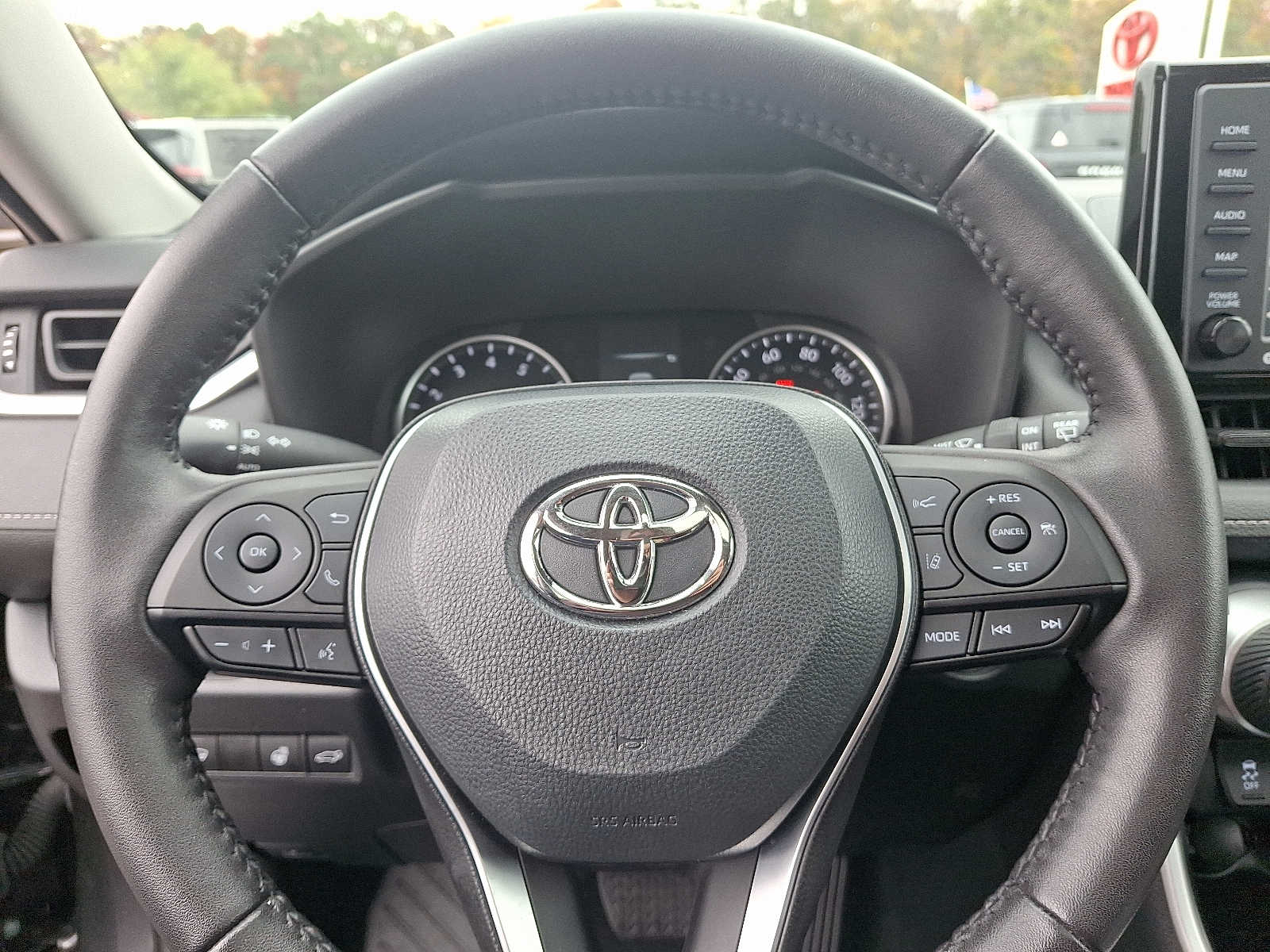Thumbnail: 2022 Toyota RAV4 - 22