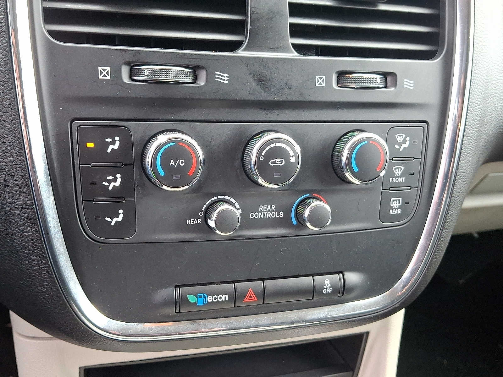 Thumbnail: 2015 Dodge Grand Caravan - 18