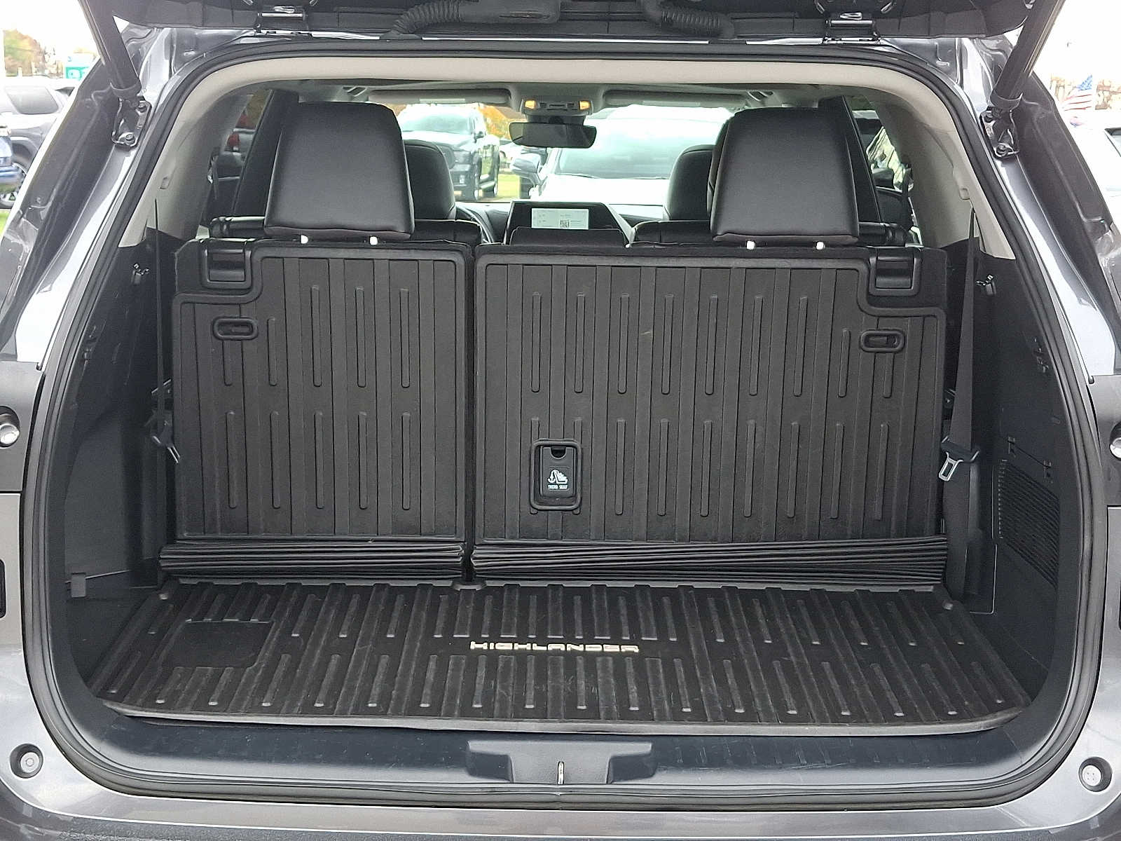 Thumbnail: 2023 Toyota Highlander - 33