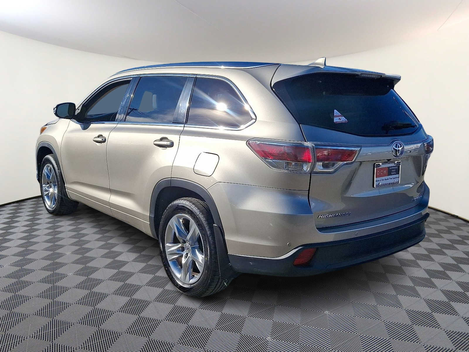 Thumbnail: 2015 Toyota Highlander - 8
