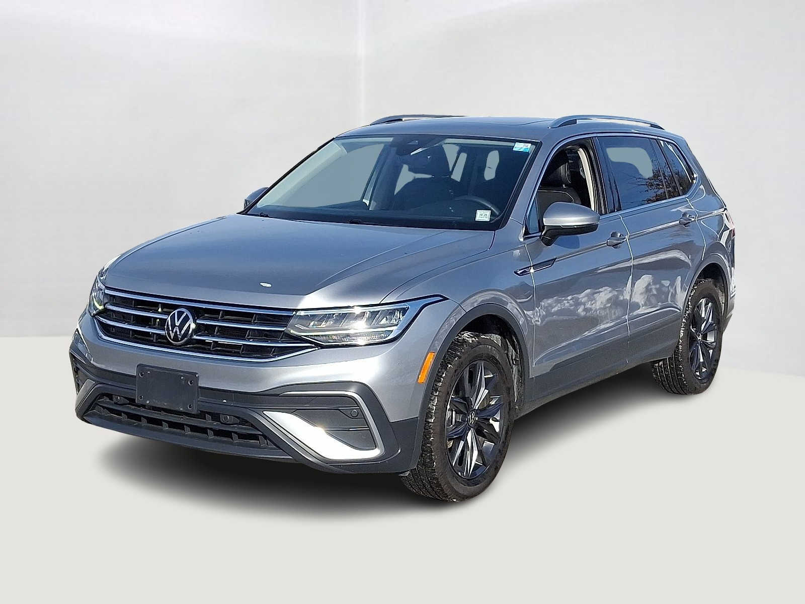 Thumbnail: 2022 Volkswagen Tiguan - 1