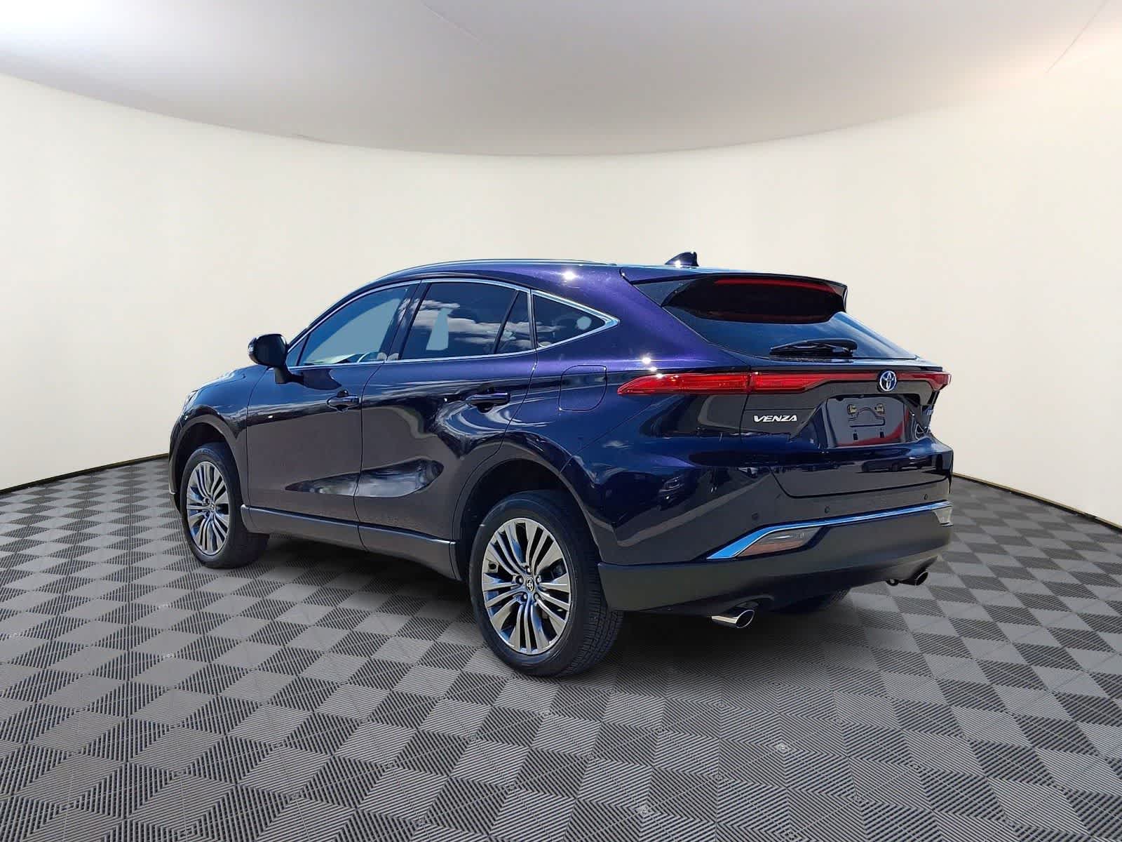 Thumbnail: 2023 Toyota Venza - 9