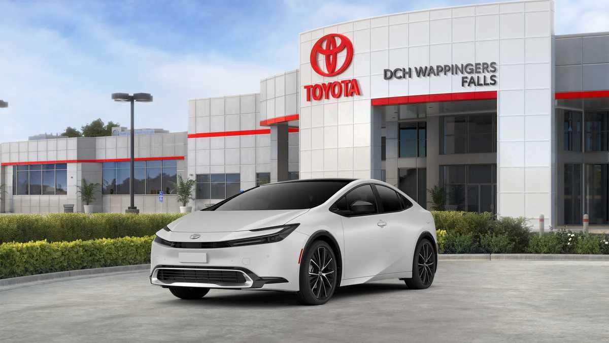 2026 Toyota Prius XLE FWD's photo