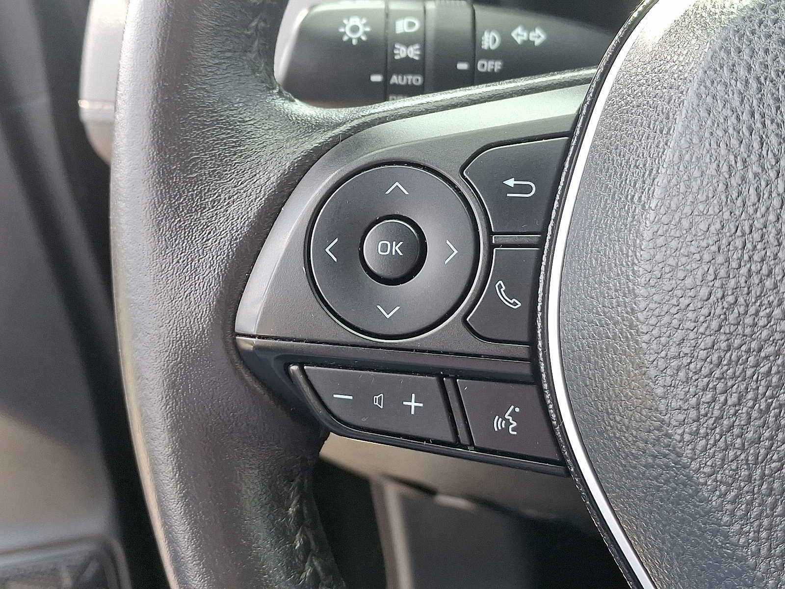 Thumbnail: 2021 Toyota RAV4 - 23