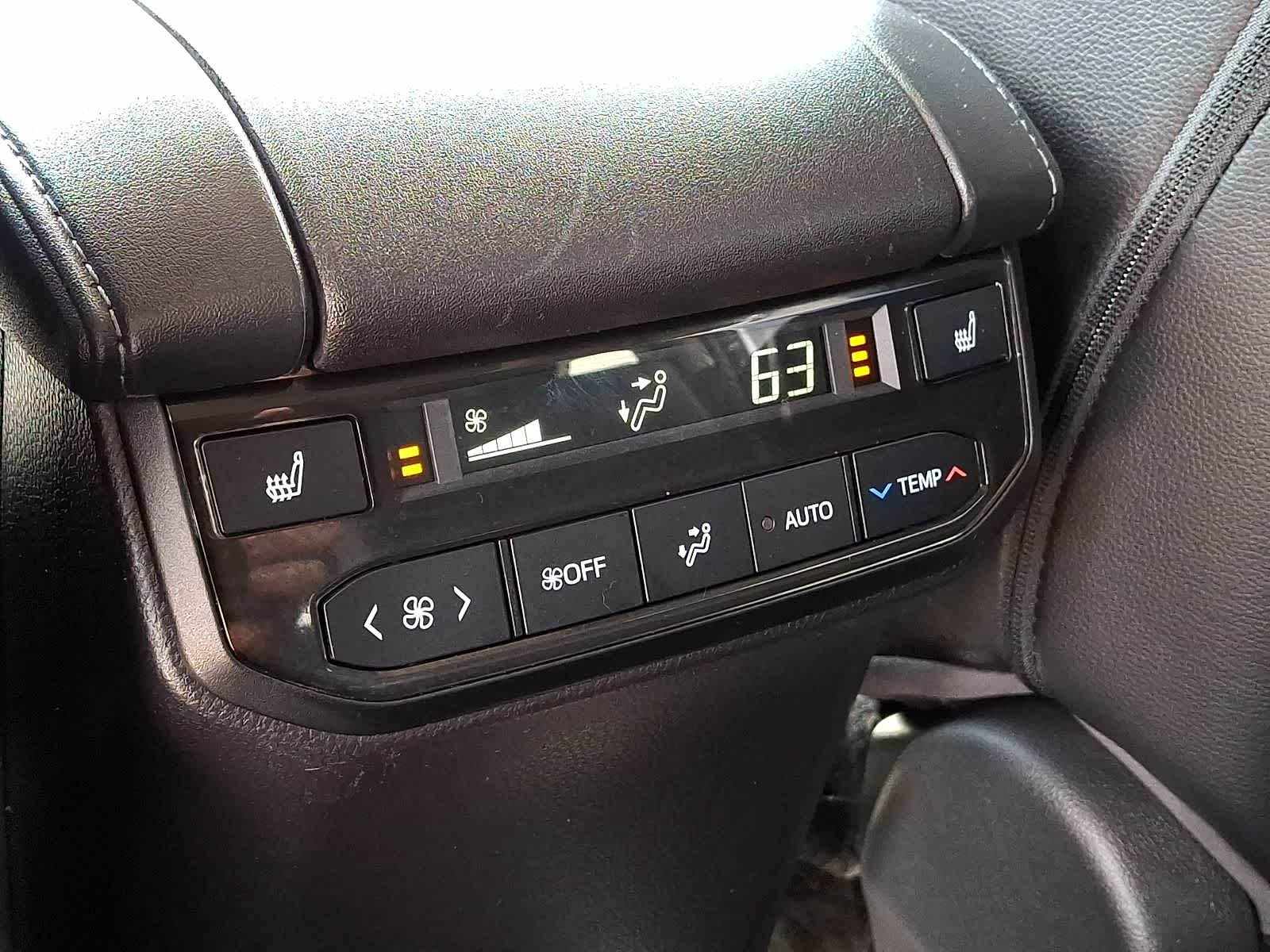 Thumbnail: 2023 Toyota Highlander - 14