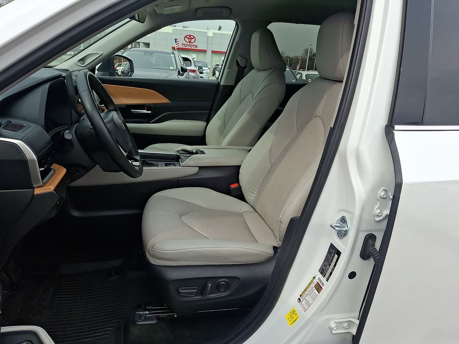 Thumbnail: 2024 Toyota Grand Highlander - 18