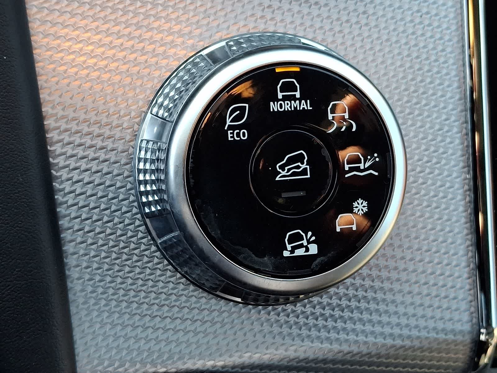 Thumbnail: 2024 Mitsubishi Outlander - 28