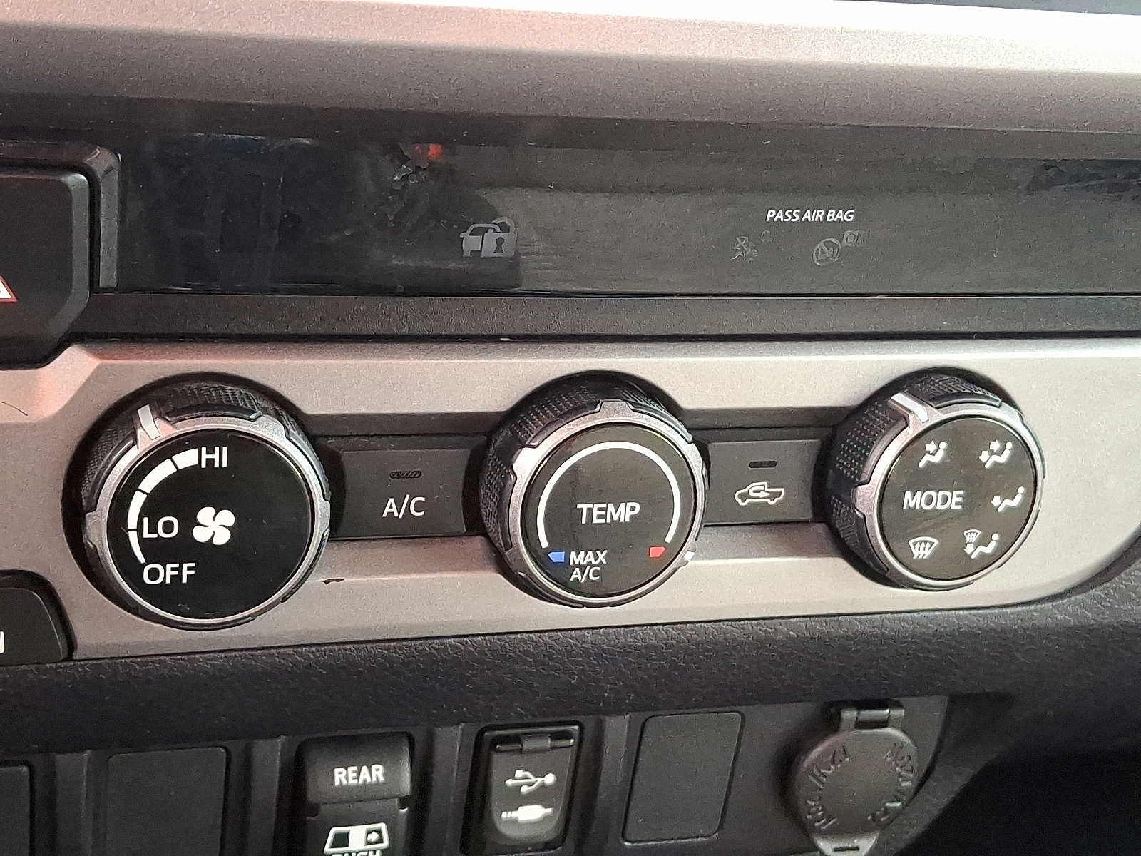 Thumbnail: 2018 Toyota Tacoma - 14