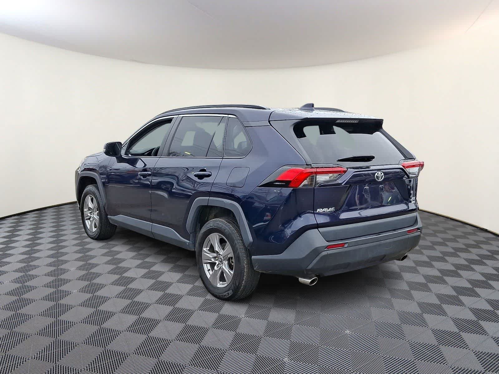 Thumbnail: 2022 Toyota RAV4 - 9