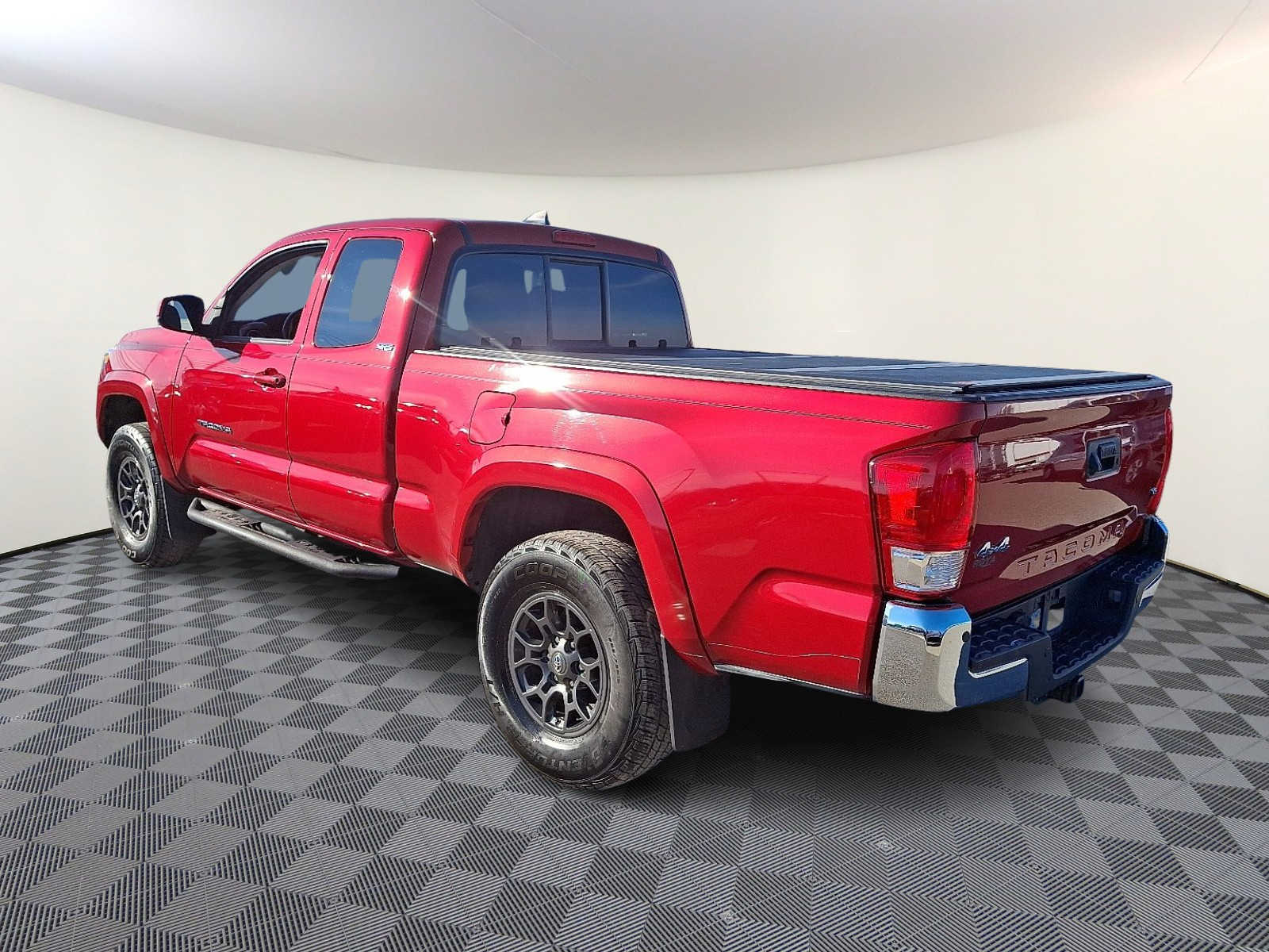 Thumbnail: 2017 Toyota Tacoma - 9