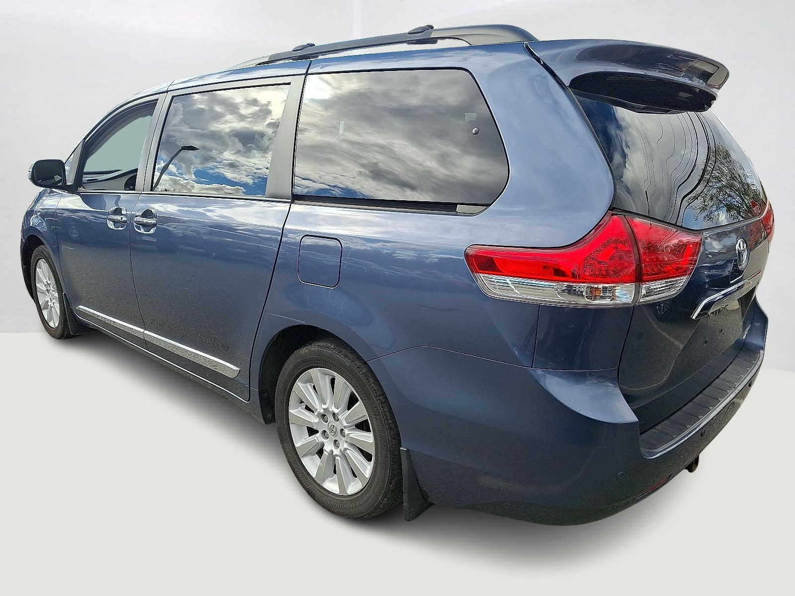 Thumbnail: 2013 Toyota Sienna - 7
