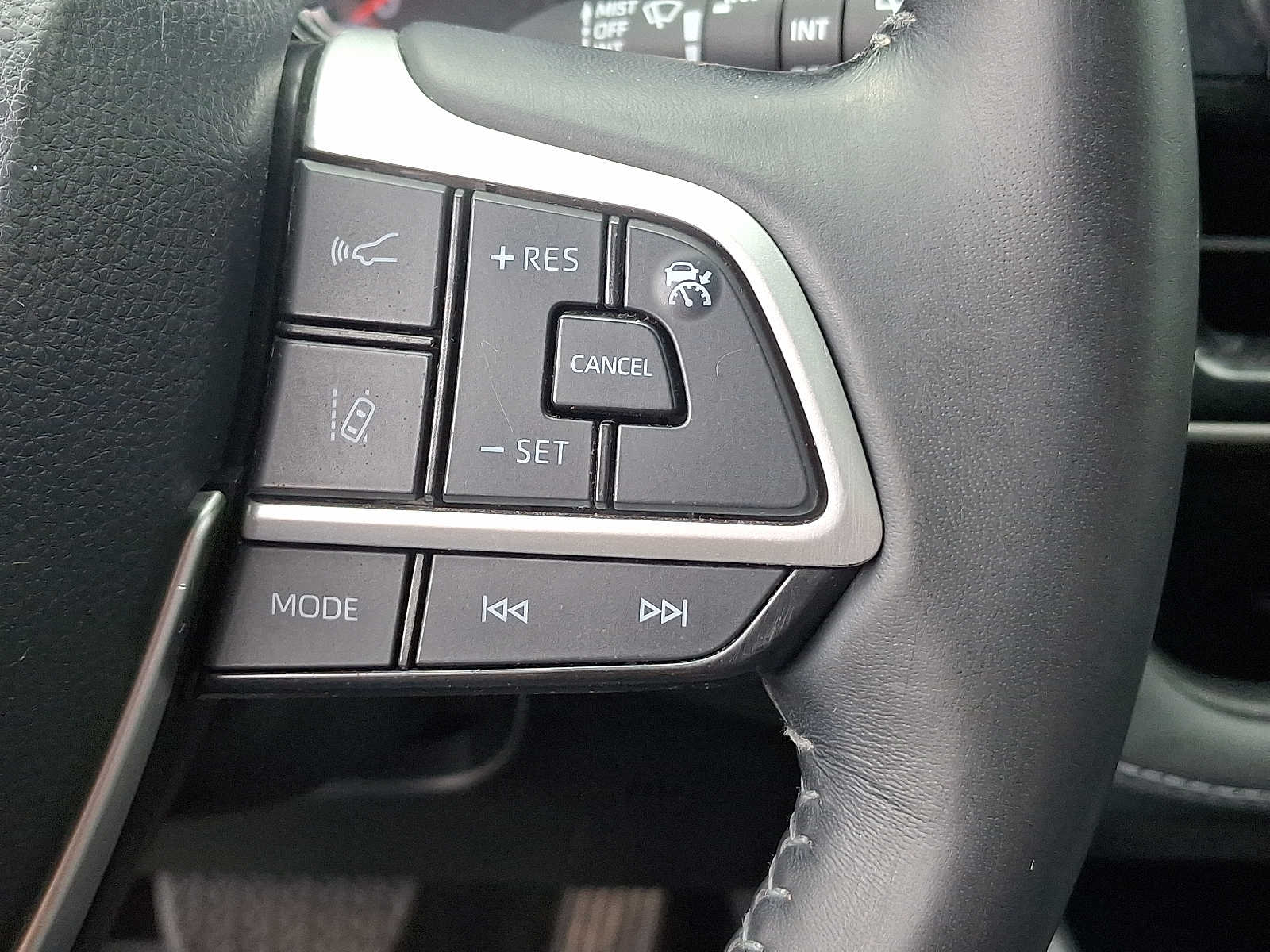 Thumbnail: 2022 Toyota Highlander - 23