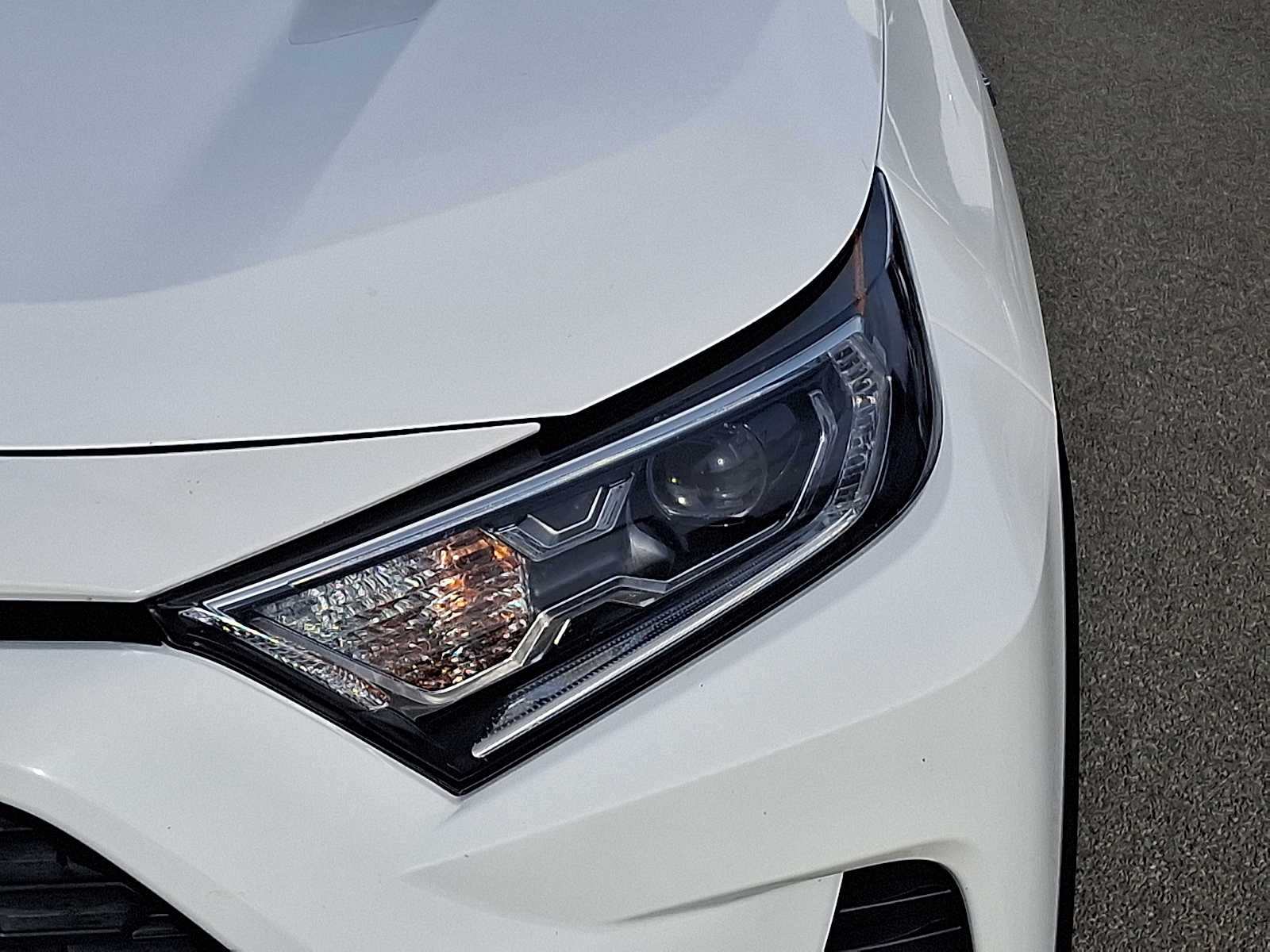 Thumbnail: 2019 Toyota RAV4 - 12