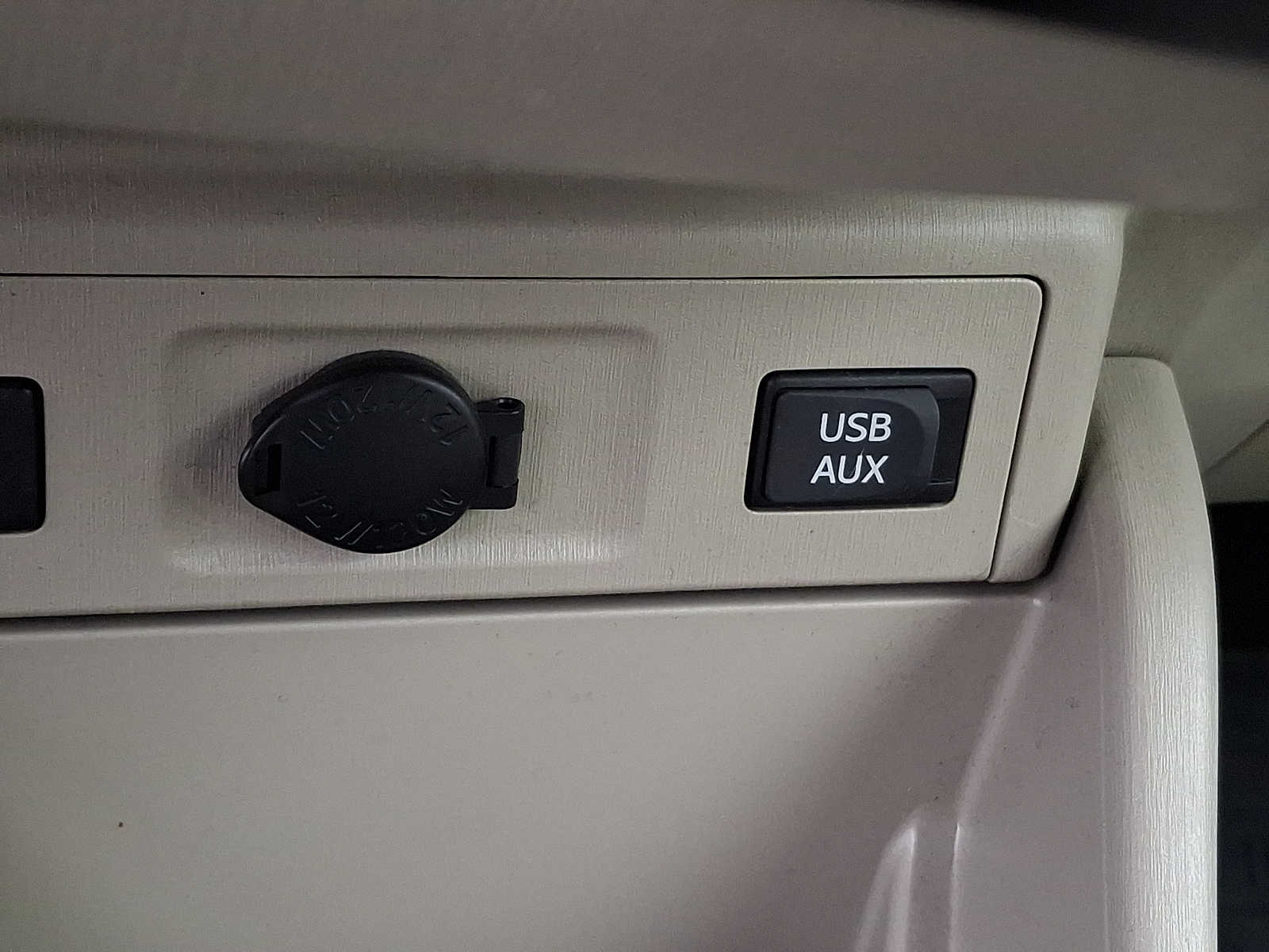 Thumbnail: 2012 Toyota Prius v - 26