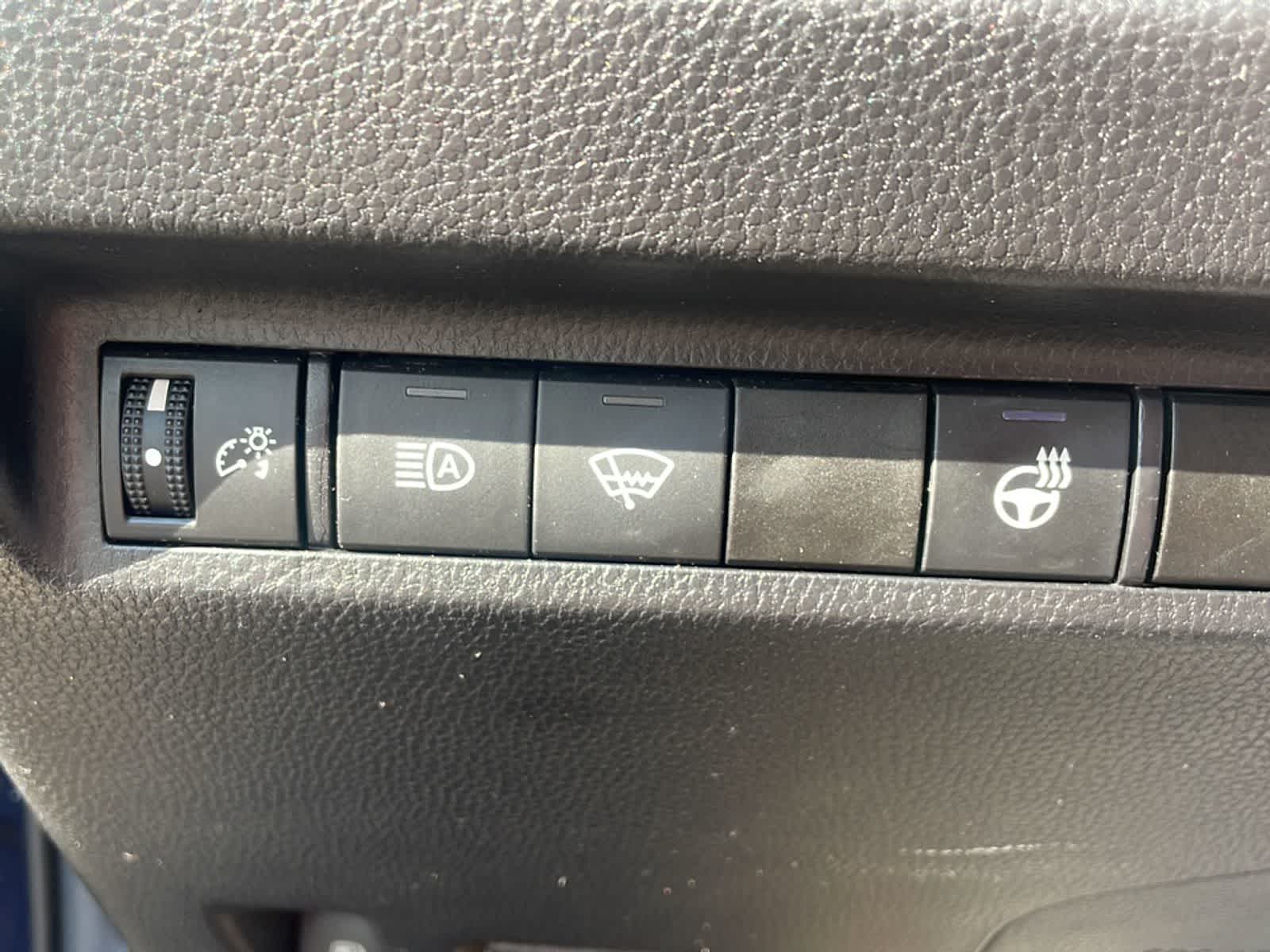 Thumbnail: 2021 Toyota RAV4 - 15