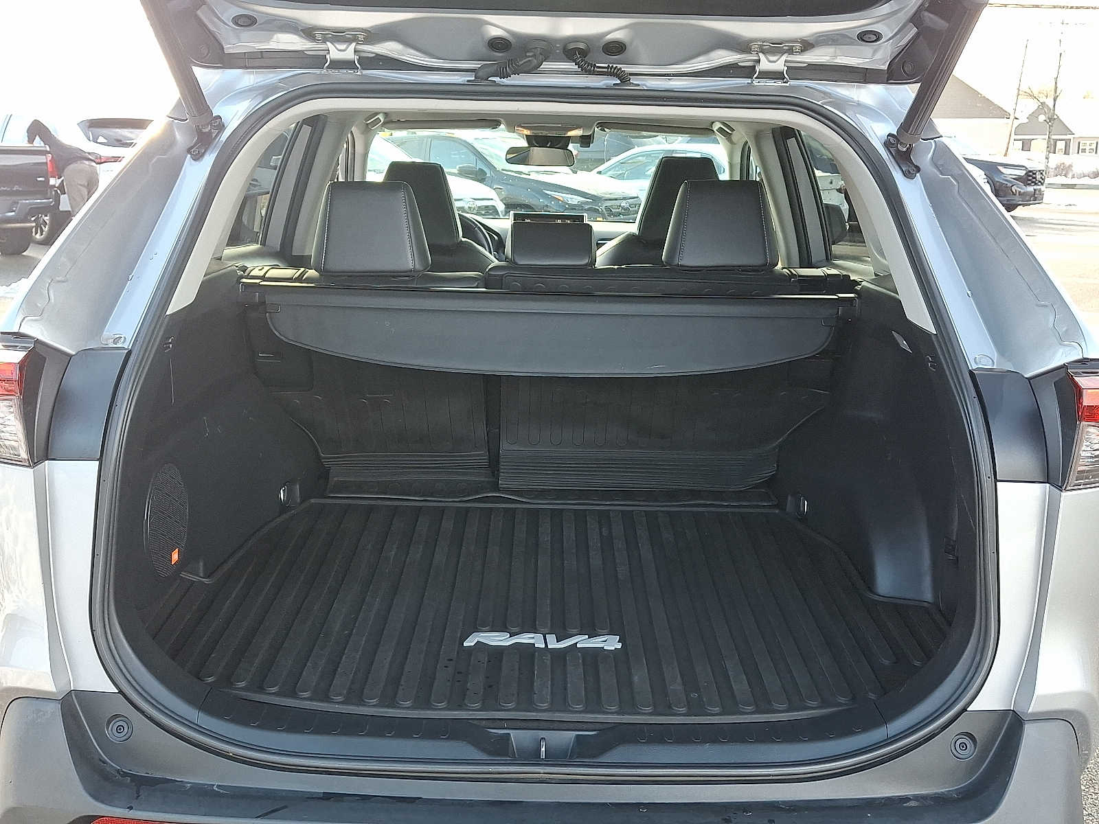 Thumbnail: 2021 Toyota RAV4 - 31