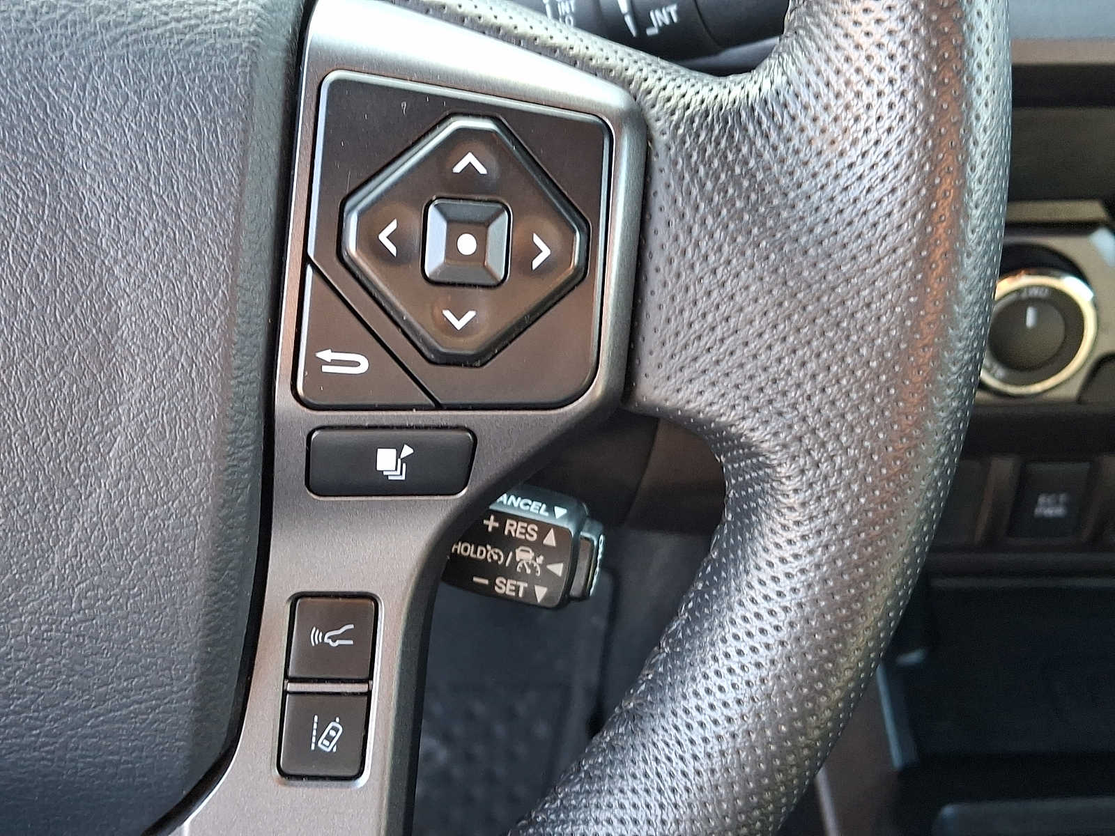 Thumbnail: 2020 Toyota Tacoma - 24