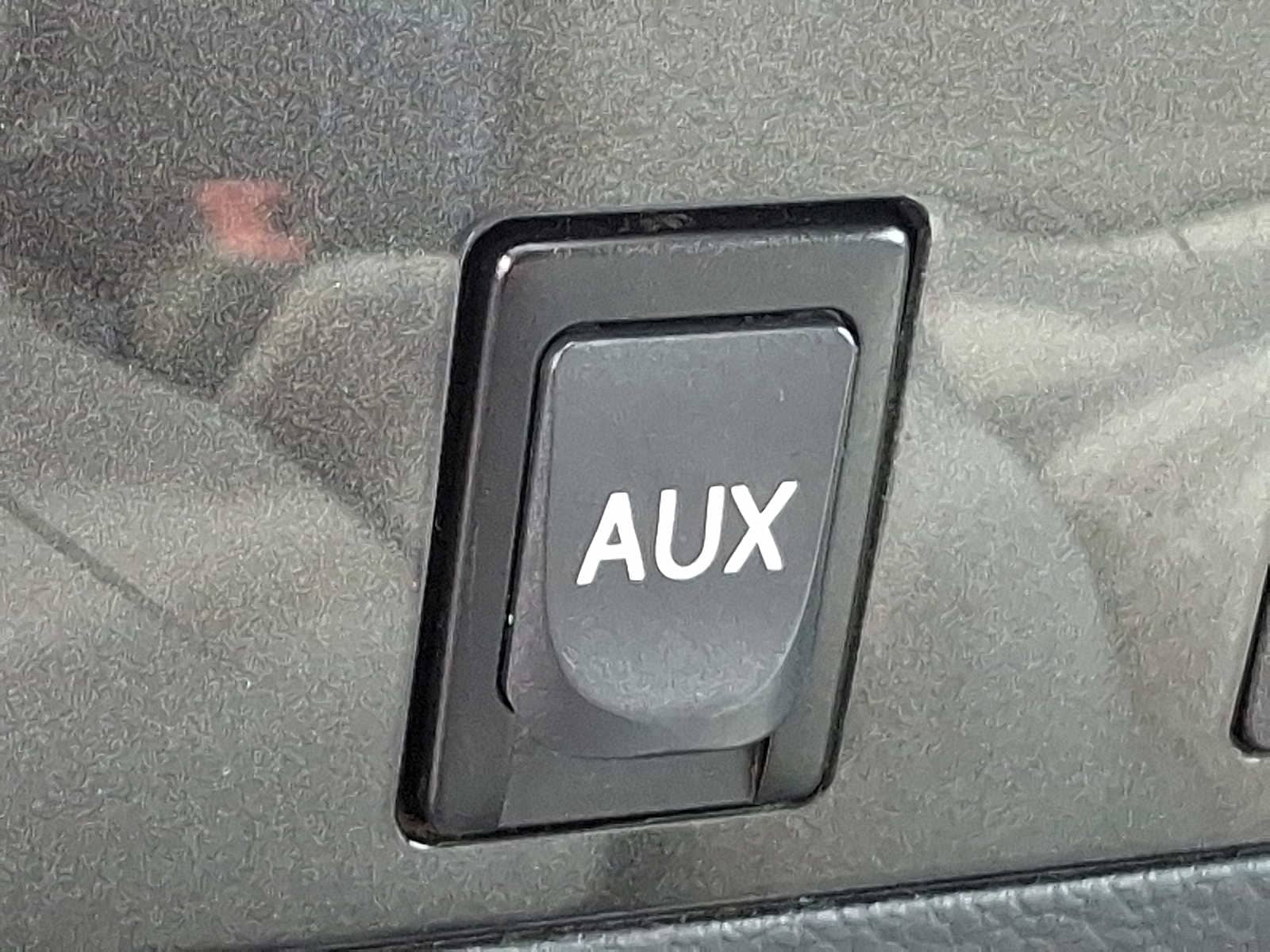 Thumbnail: 2011 Toyota Tundra - 18