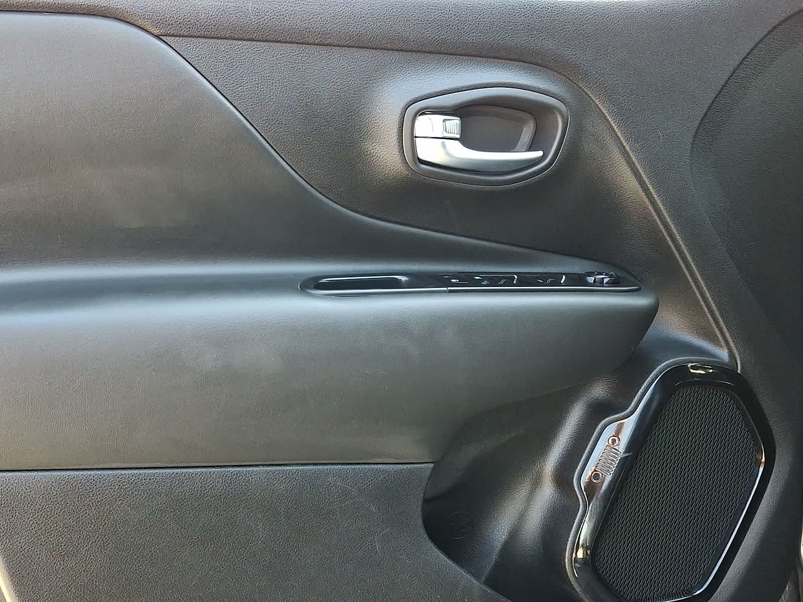 Thumbnail: 2022 Jeep Renegade - 13