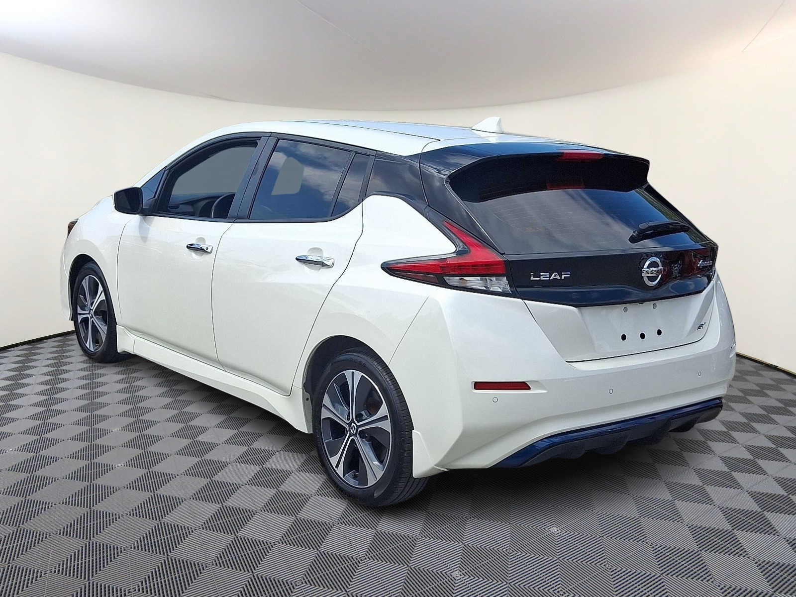 Thumbnail: 2022 Nissan Leaf - 7