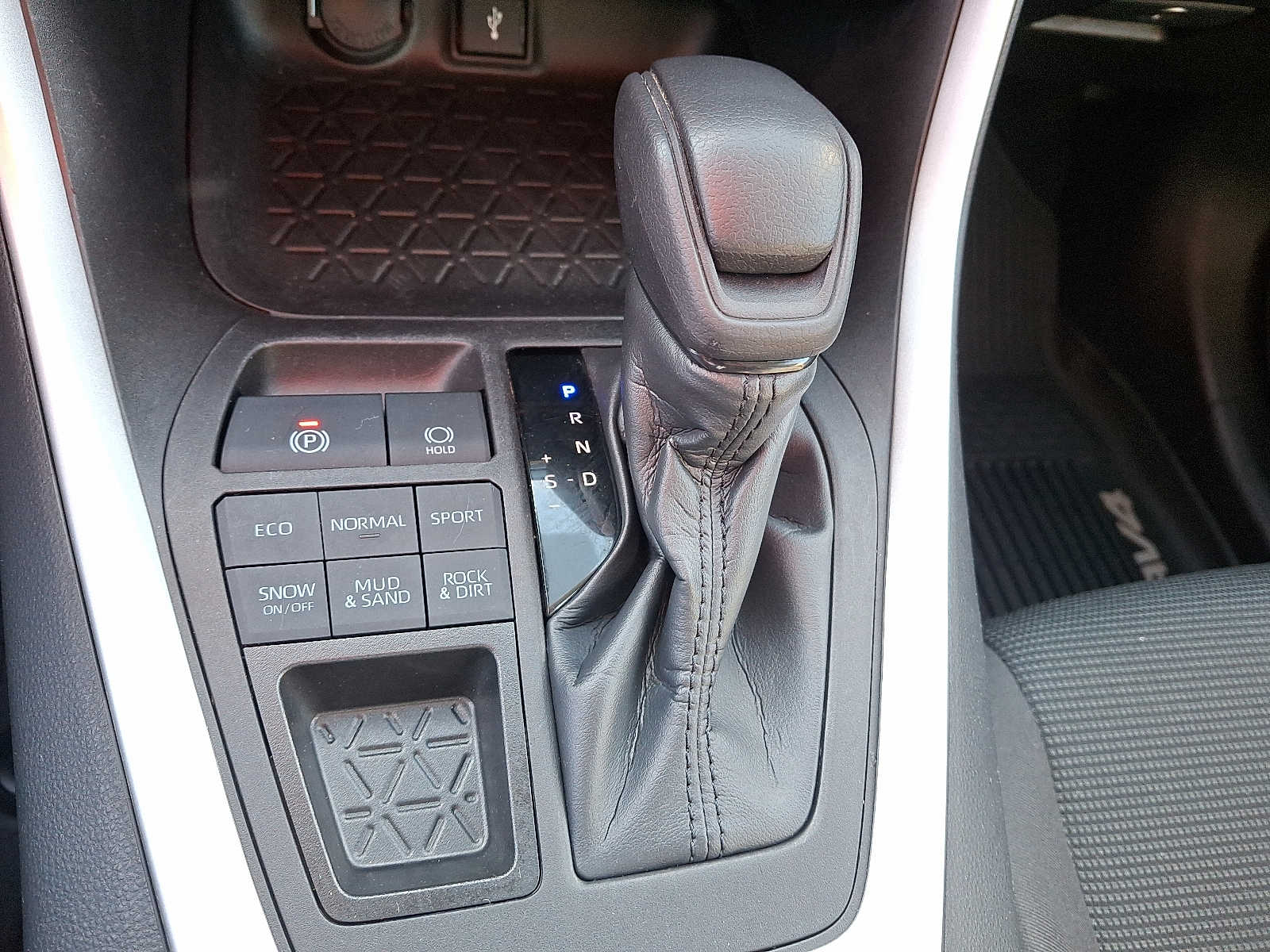 Thumbnail: 2022 Toyota RAV4 - 17