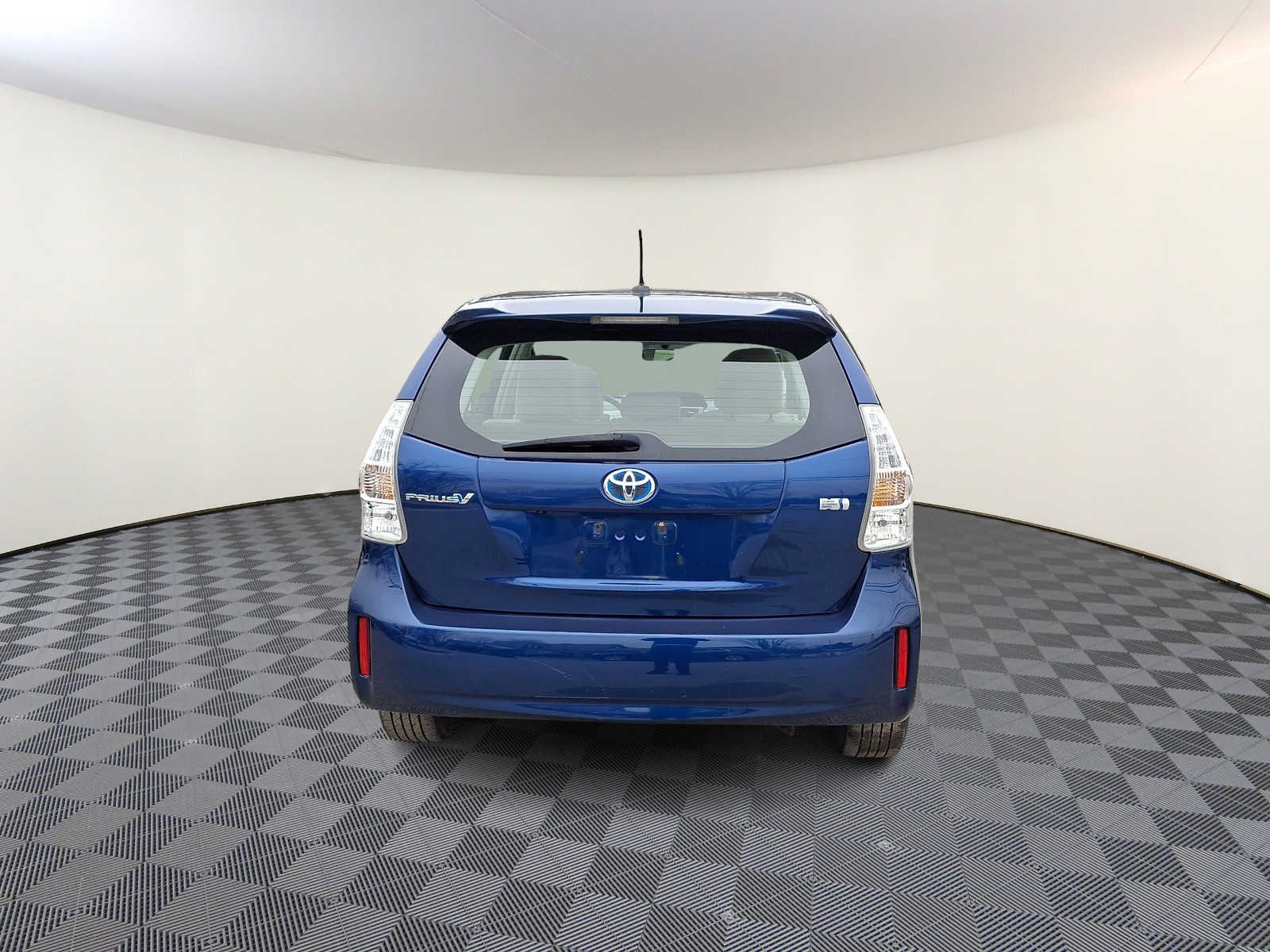 Thumbnail: 2012 Toyota Prius v - 7