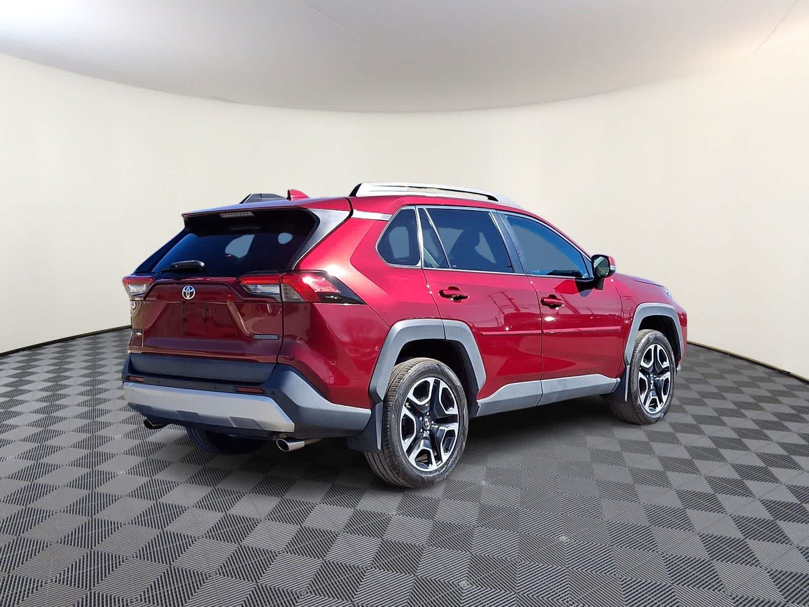Thumbnail: 2019 Toyota RAV4 - 6