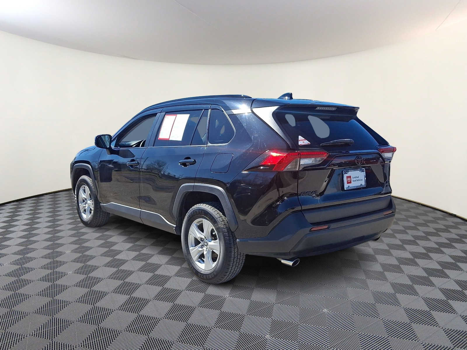Thumbnail: 2021 Toyota RAV4 - 9