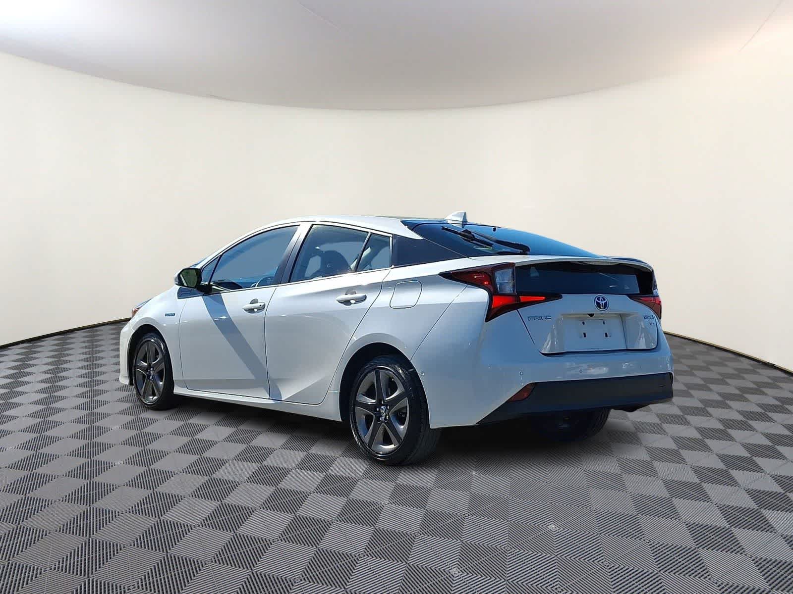 Thumbnail: 2020 Toyota Prius - 9