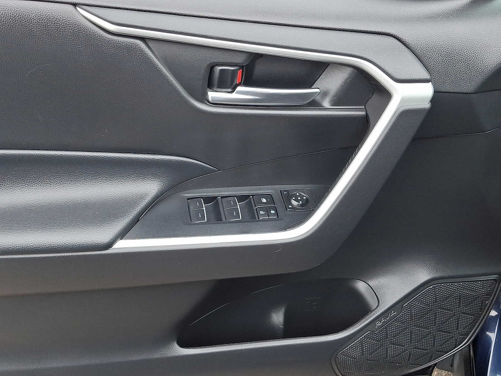 Thumbnail: 2022 Toyota RAV4 - 15