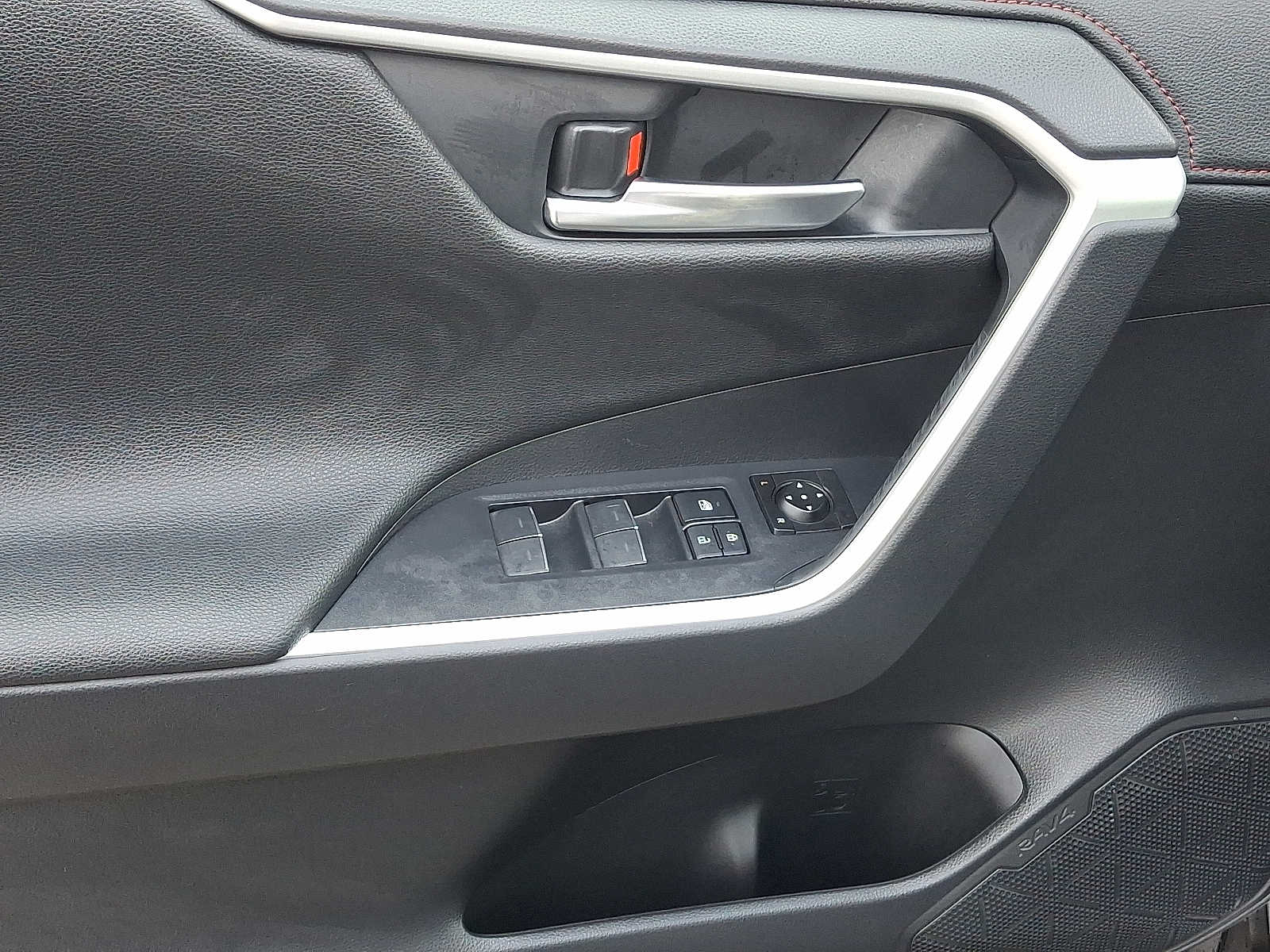 Thumbnail: 2023 Toyota RAV4 - 14