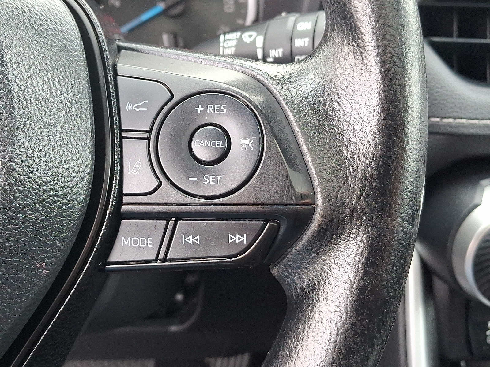 Thumbnail: 2021 Toyota RAV4 - 25