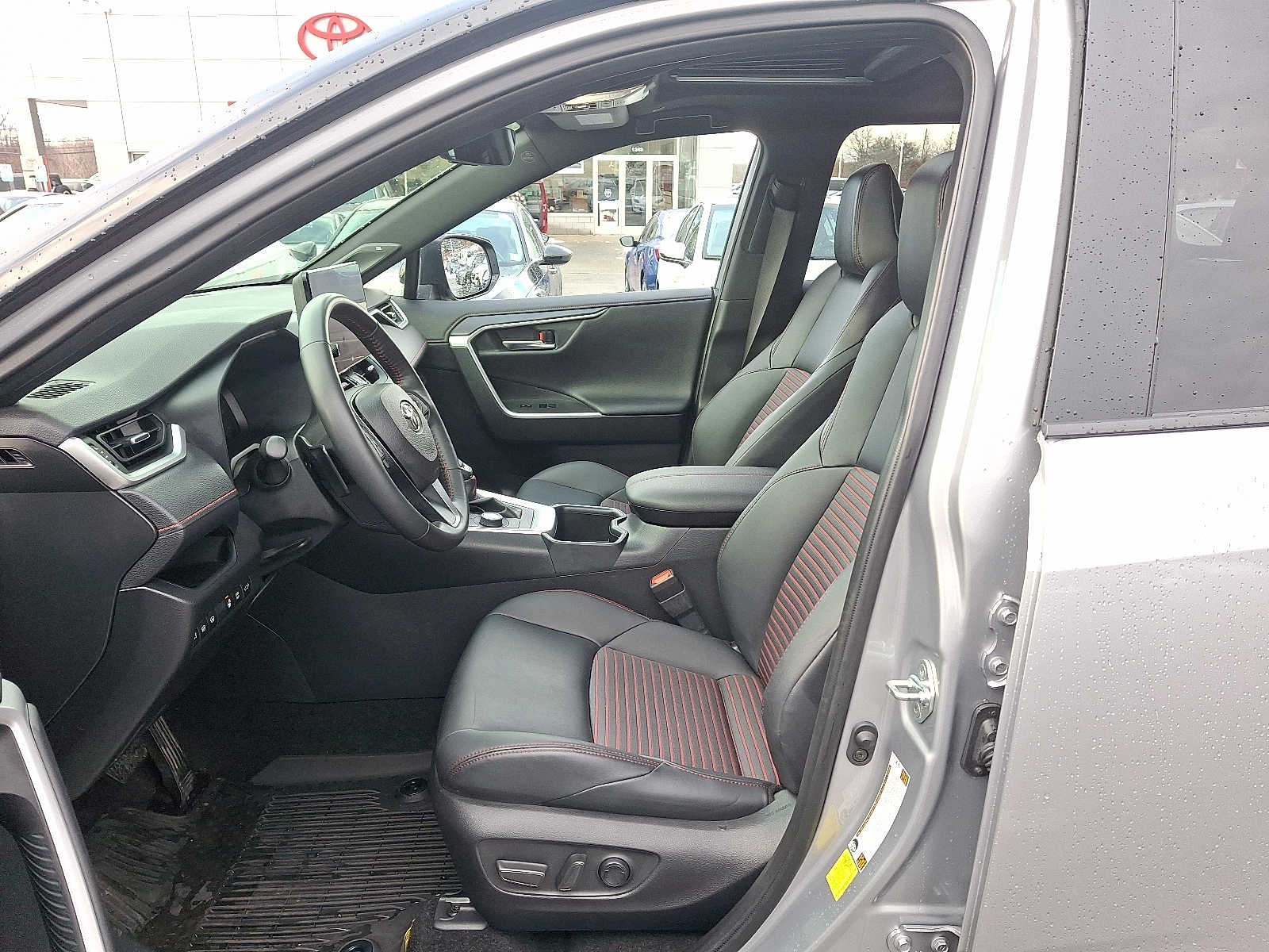 Thumbnail: 2023 Toyota RAV4 - 15