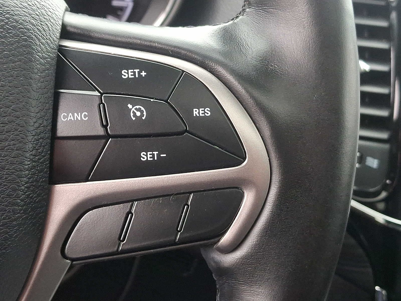 Thumbnail: 2020 Jeep Grand Cherokee - 23