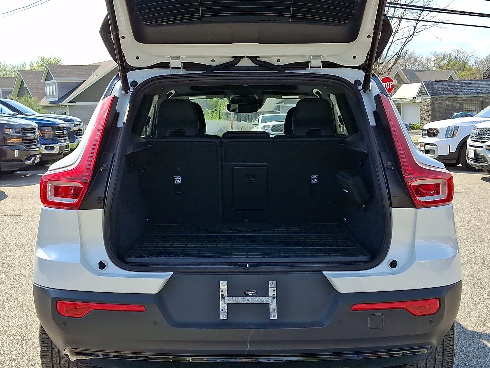Thumbnail: 2022 Volvo XC40 - 30