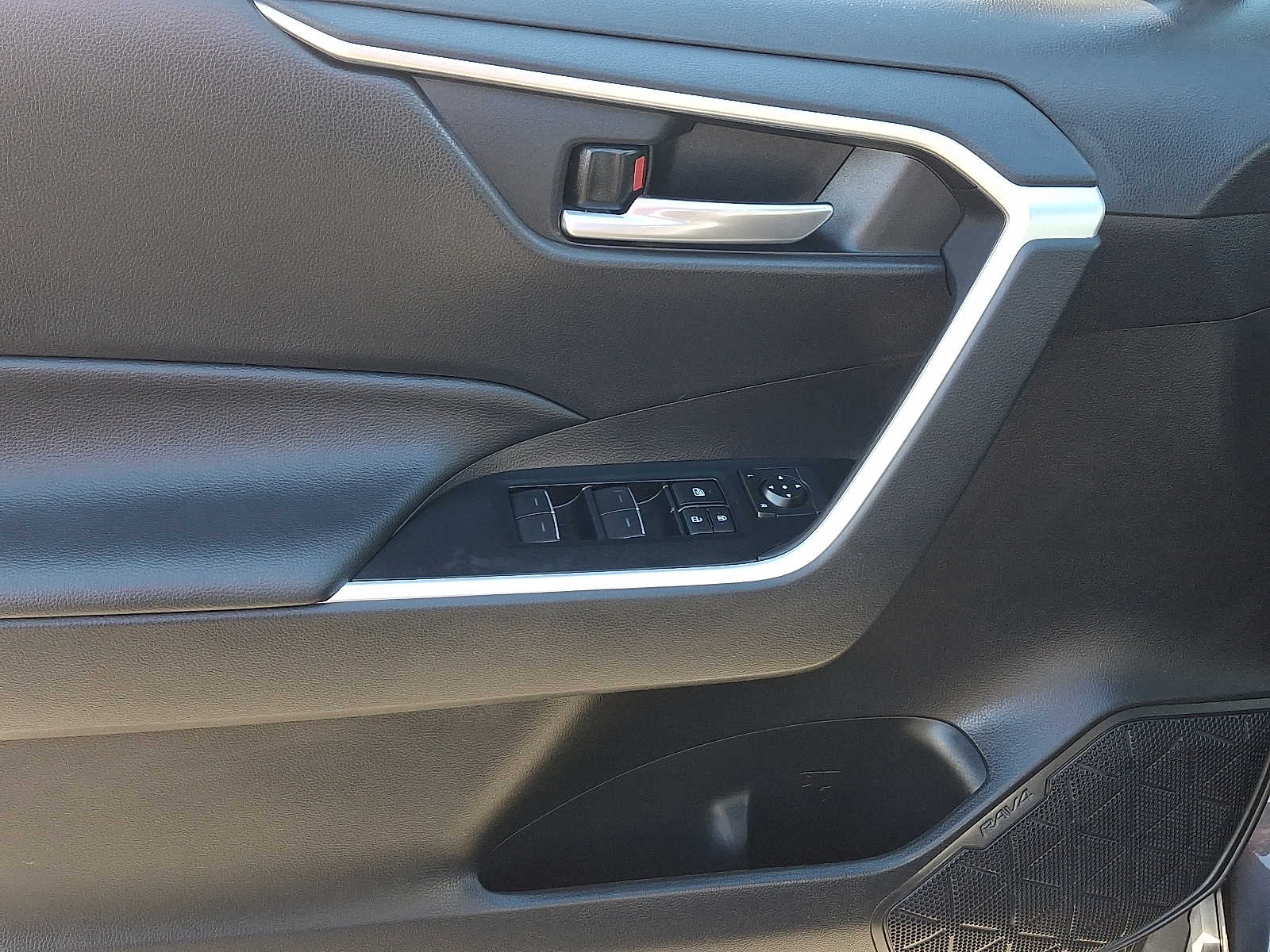 Thumbnail: 2025 Toyota RAV4 - 15