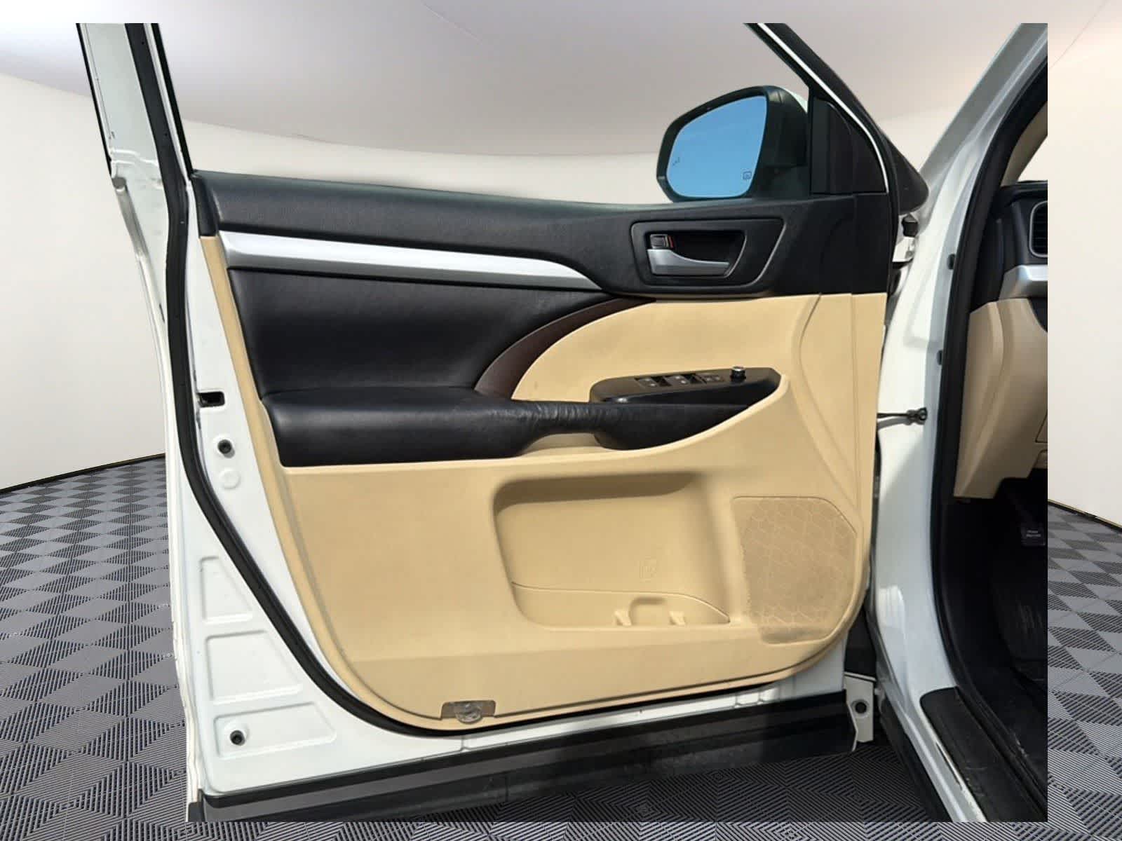 Thumbnail: 2018 Toyota Highlander - 10