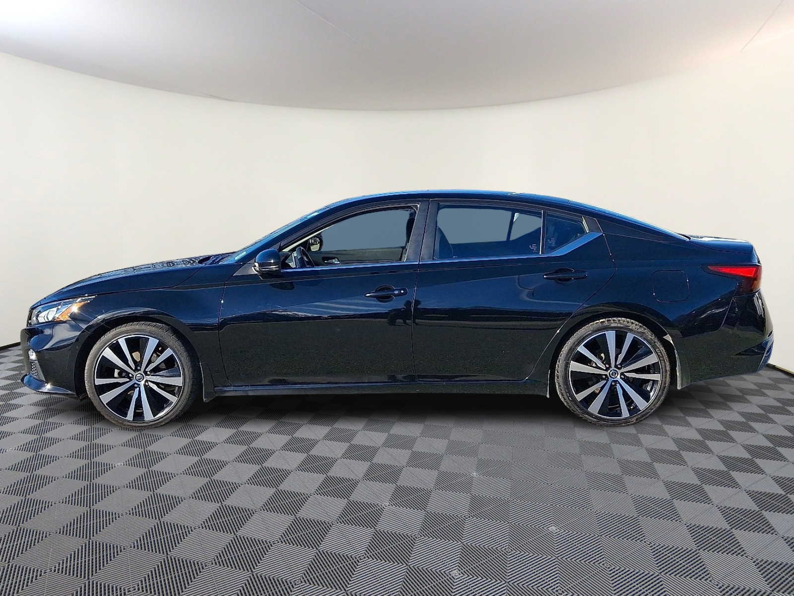 Thumbnail: 2020 Nissan Altima - 8