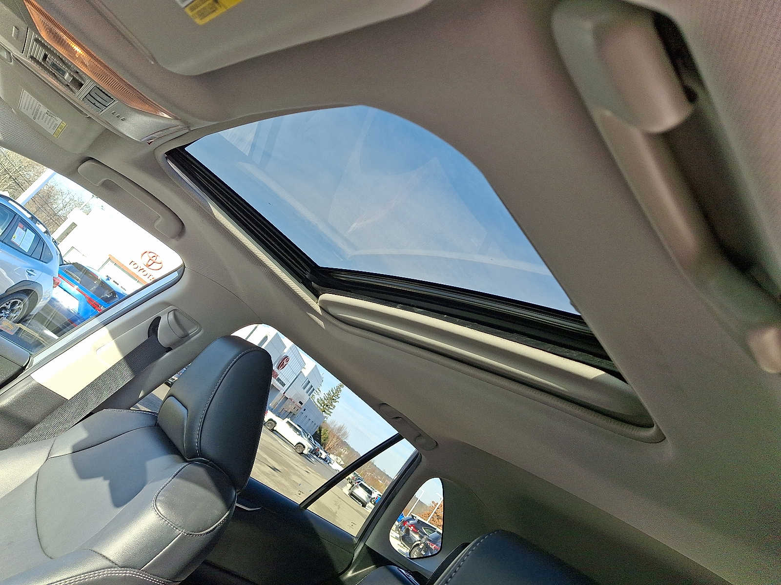 Thumbnail: 2021 Toyota RAV4 - 17