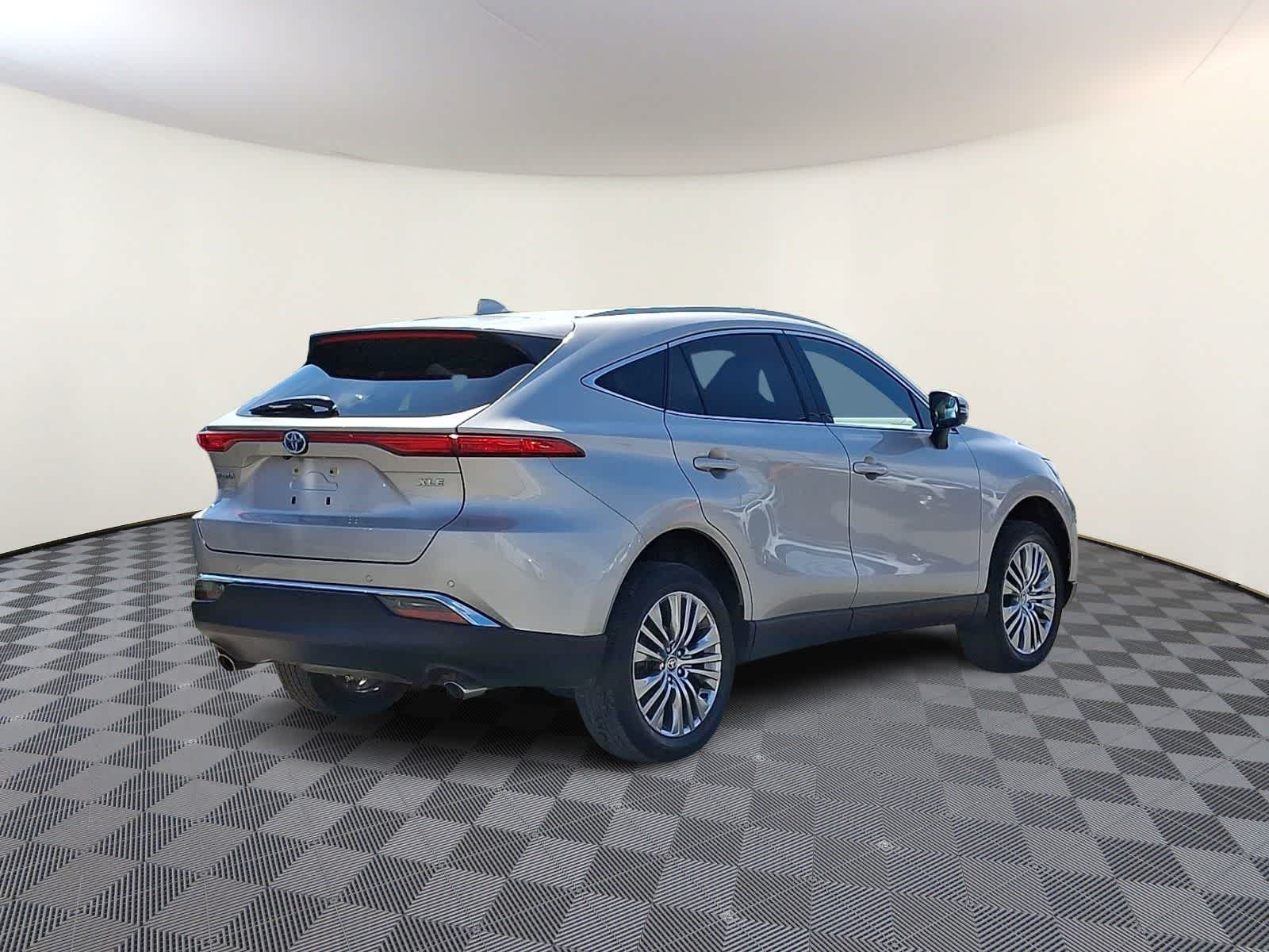 Thumbnail: 2023 Toyota Venza - 6